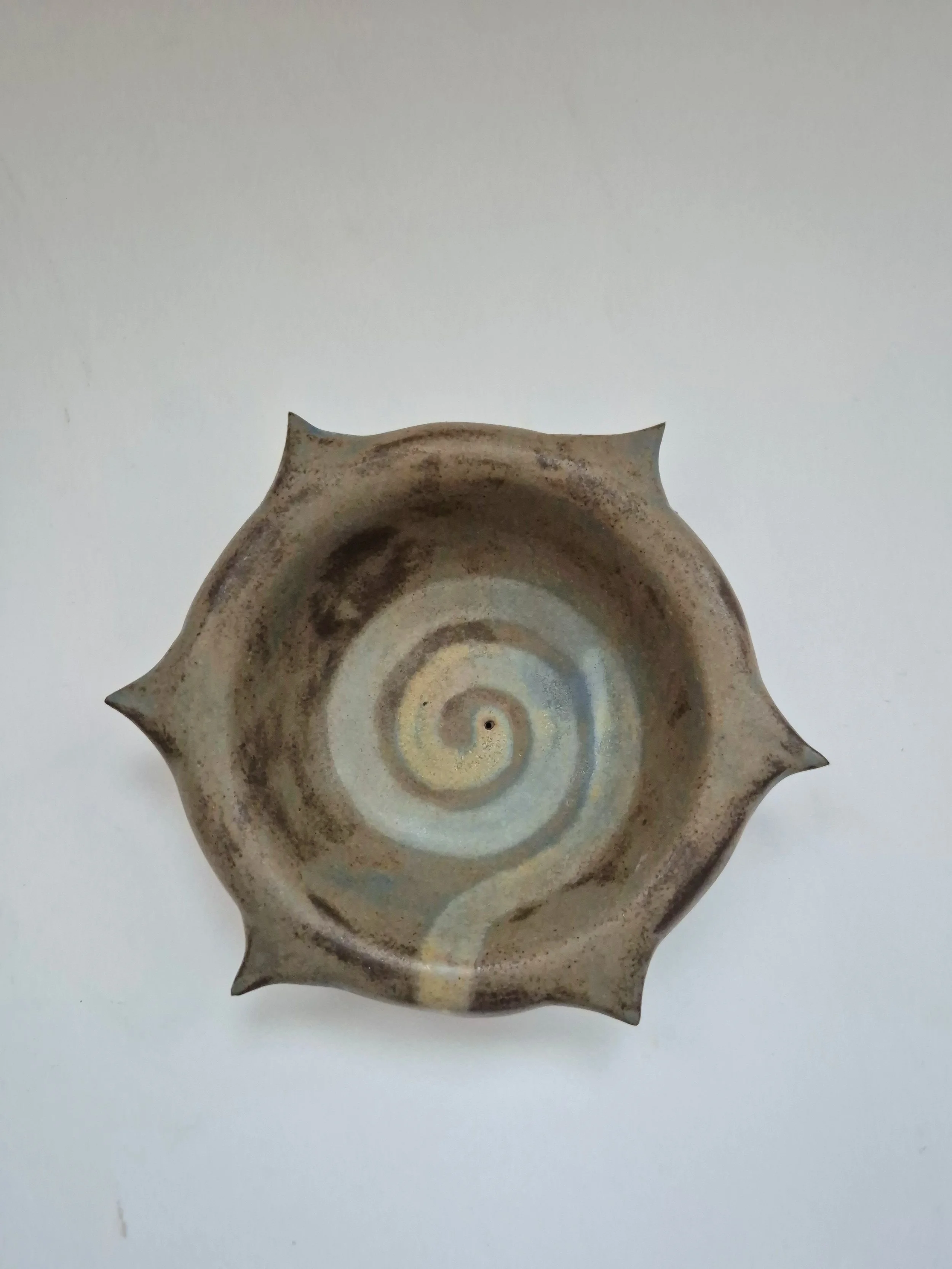 01 BRAMBLE encense holder Whale 05.jpg