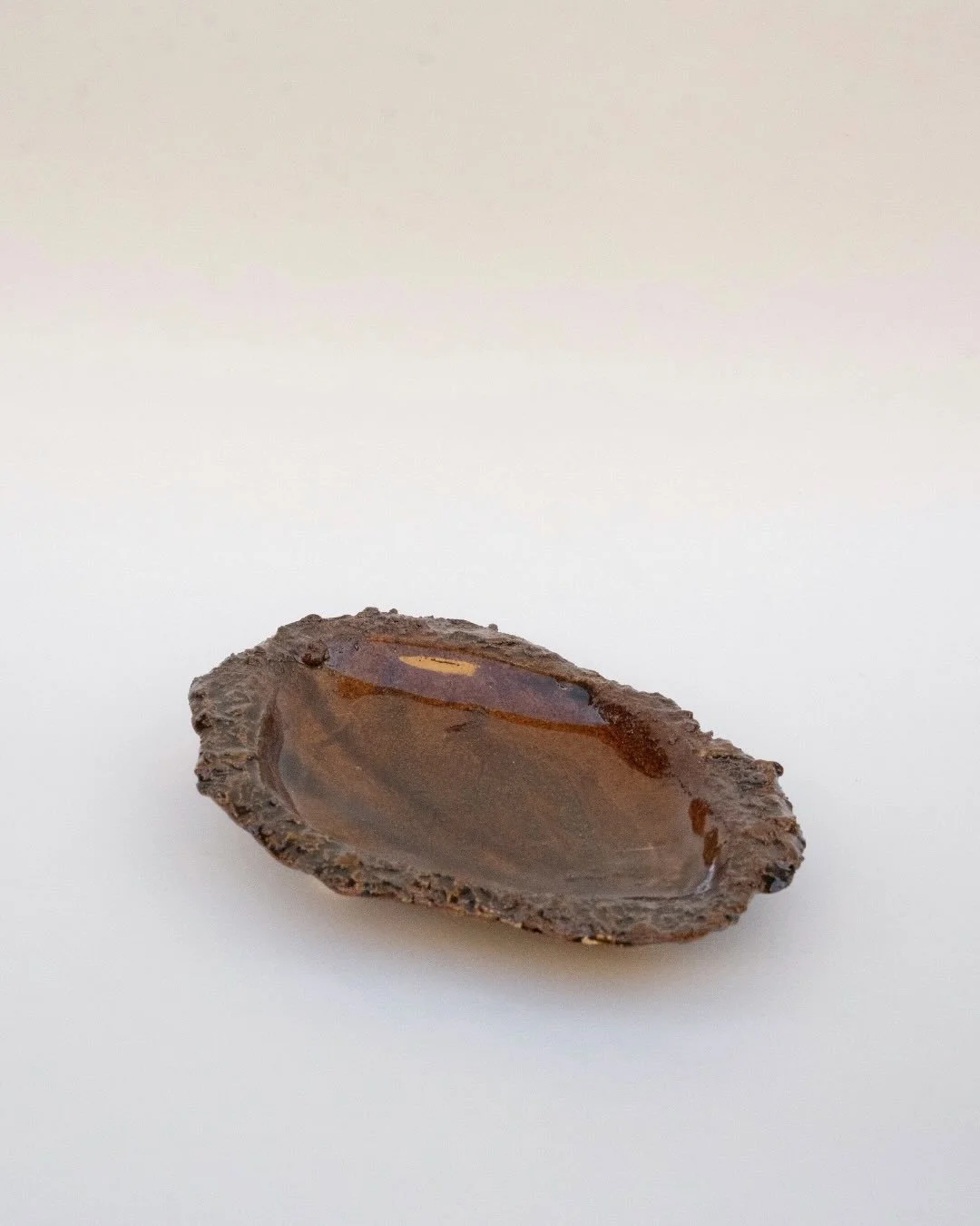 Dark Honey Tray Dish

Handbuilt in stoneware, this organic-shaped tray dish is made by Kelly Begiazi in Barcelona and shaped through a slow, considered process. Designed for daily rituals, it serves as a tactile resting place for meaningful objects, 