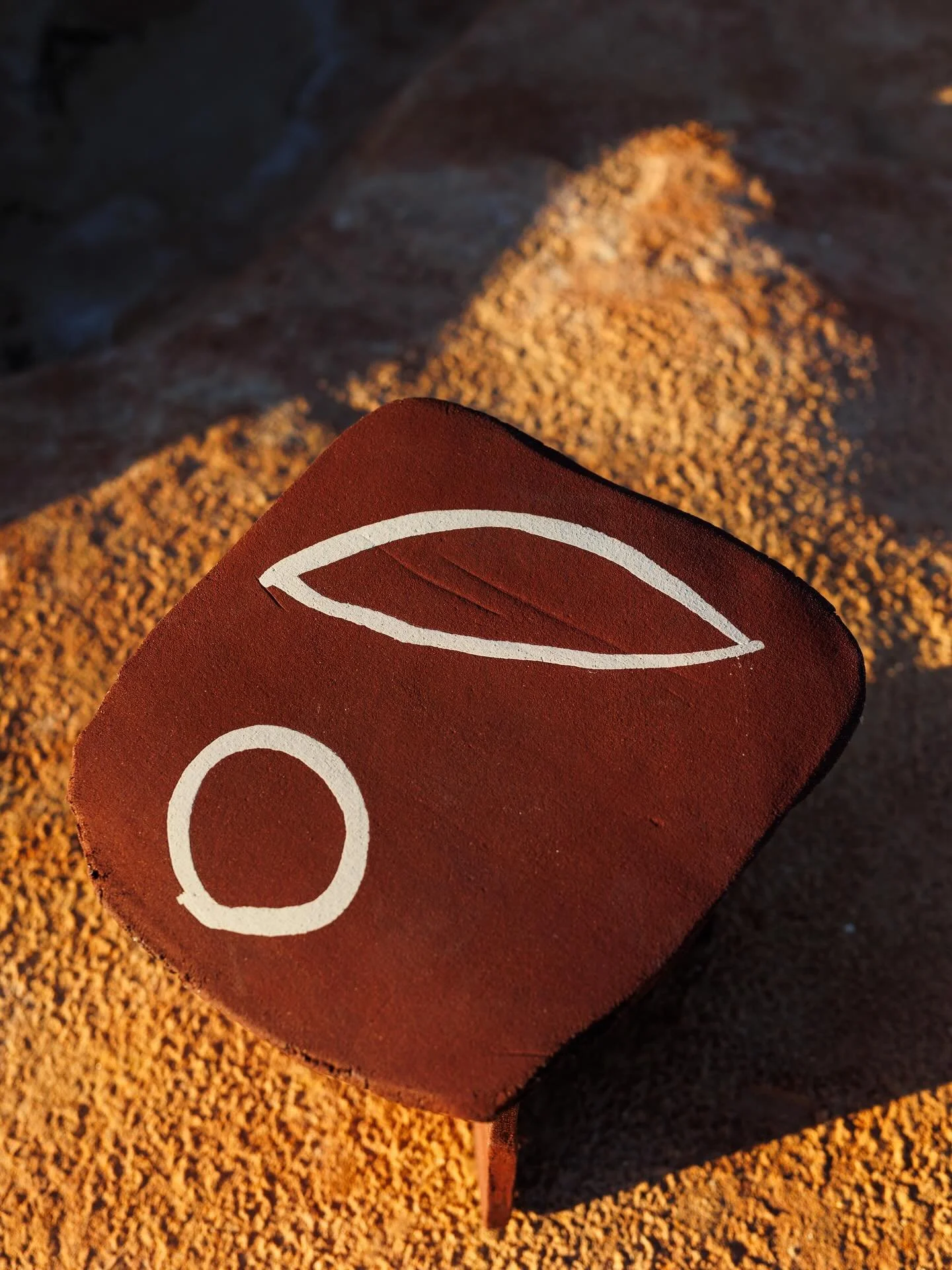 A stoneware piece by Tatiana Ferreira, shaped by hand, available at craftersoftoday.com.

#tatianaferreira&nbsp;#pareidoliadesign&nbsp;#ceramicpractice&nbsp;#ceramictable&nbsp;#contemporarycraft