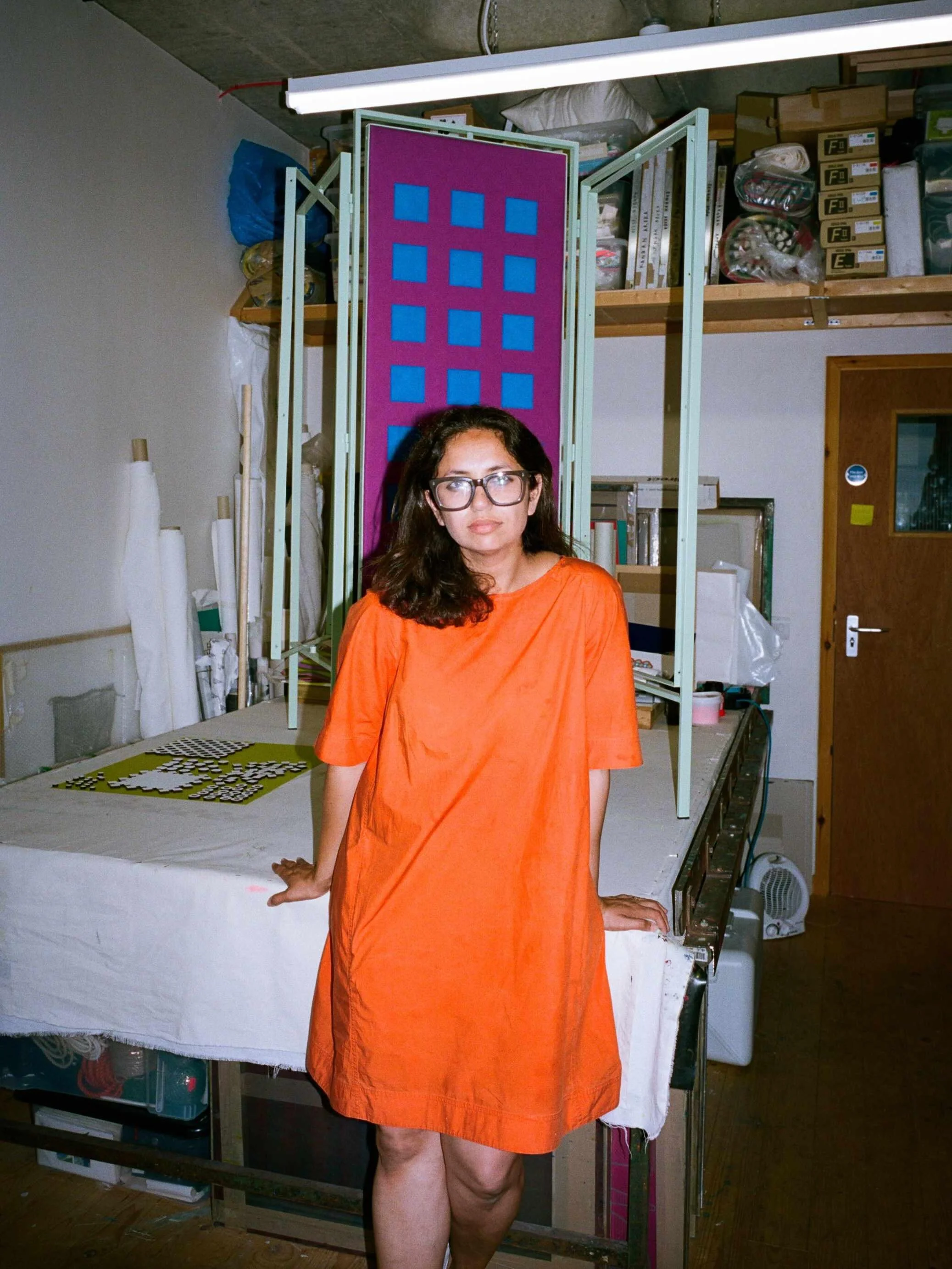 Meet Kangan Arora @kanganarora, a London based textile artist and designer whose practice explores the culture of the everyday through colour, geometry, abstraction, and textile craftsmanship. Working across woven textiles, tapestries, rugs, quilts, 