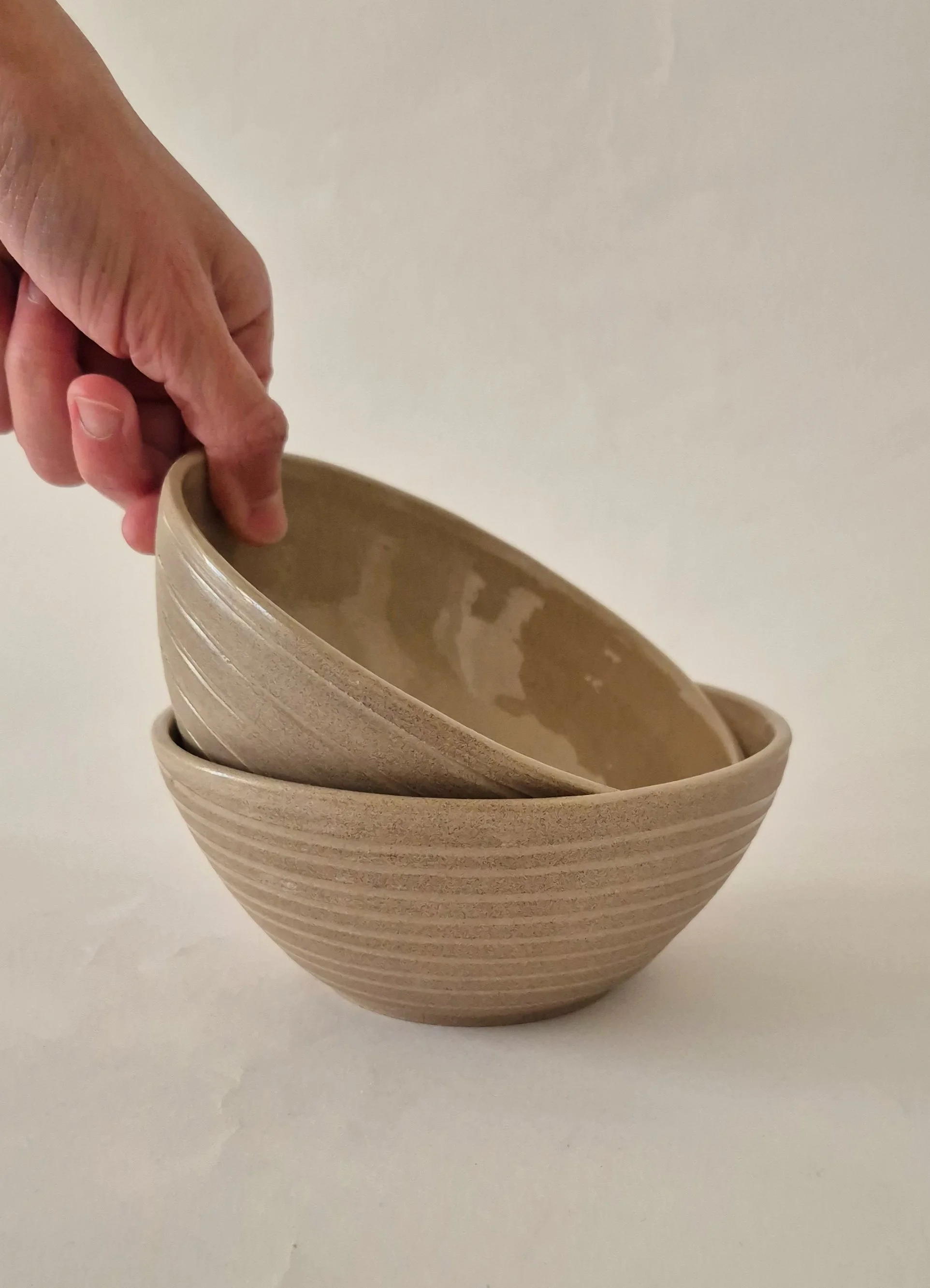 06. EVERYDAY textured bowl Toffee 03.jpg