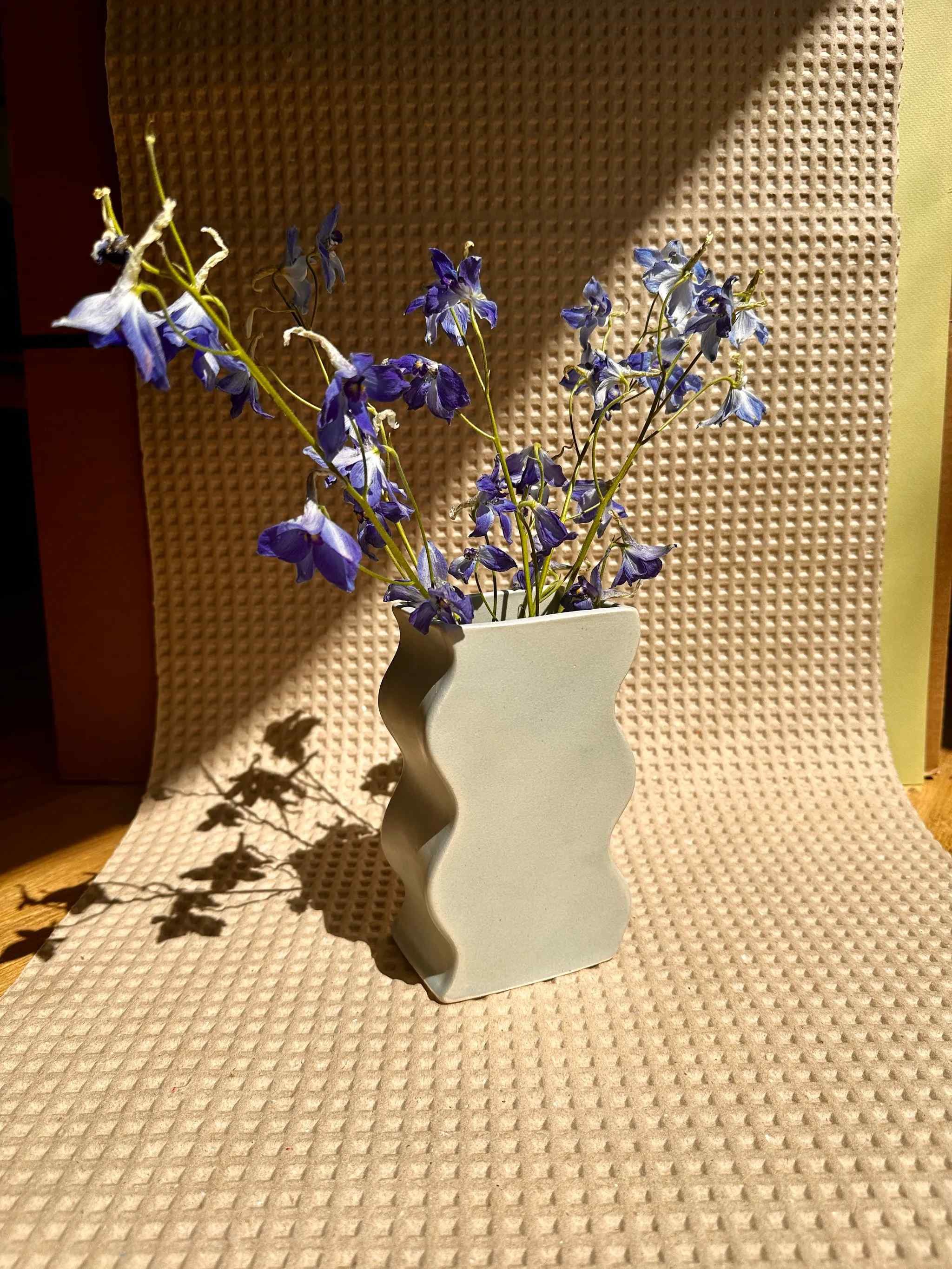 StudioERS_WavyVase_03.jpg
