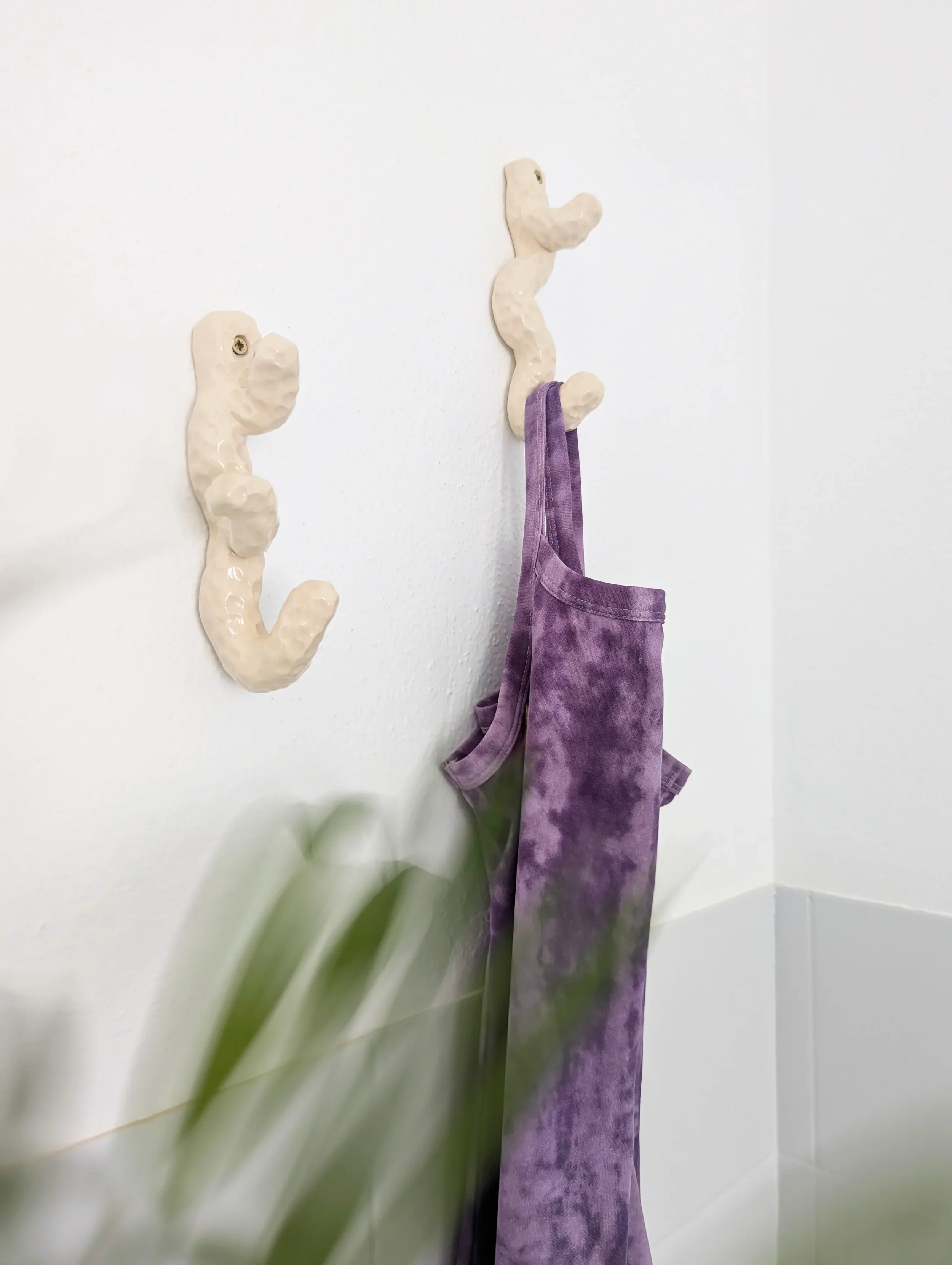 Wall hooks freeform R.webp