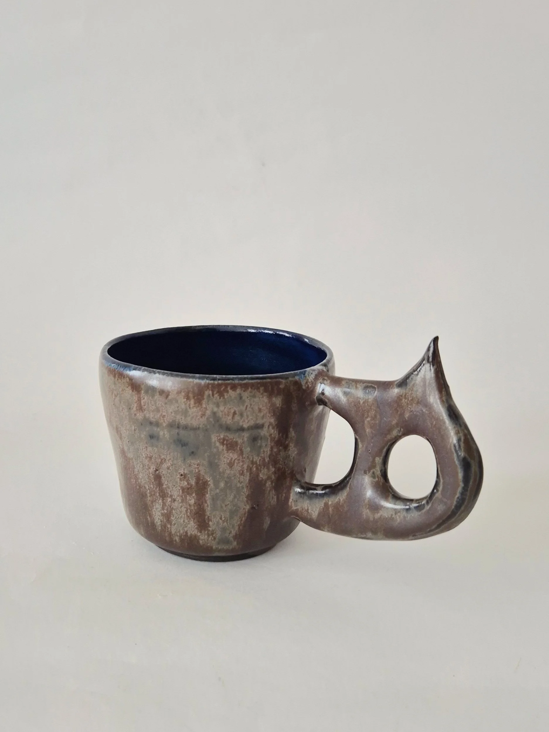 05.B FLAME mug Nimbus 02.jpg