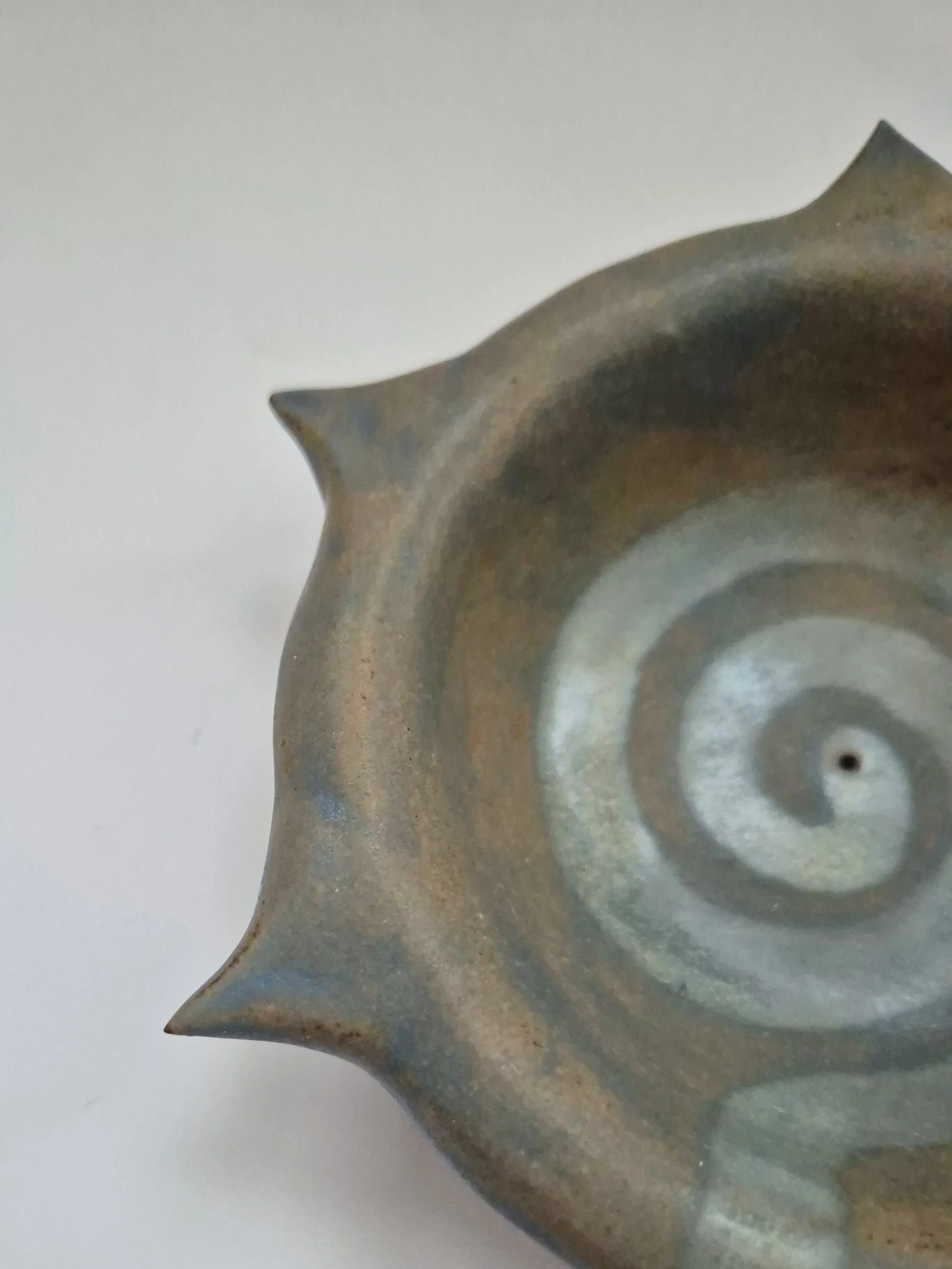 01 BRAMBLE encense holder Whale 04.jpg