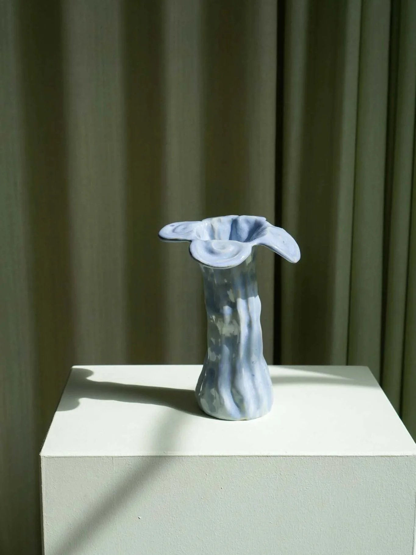 Blue+flower+vase_1.jpg