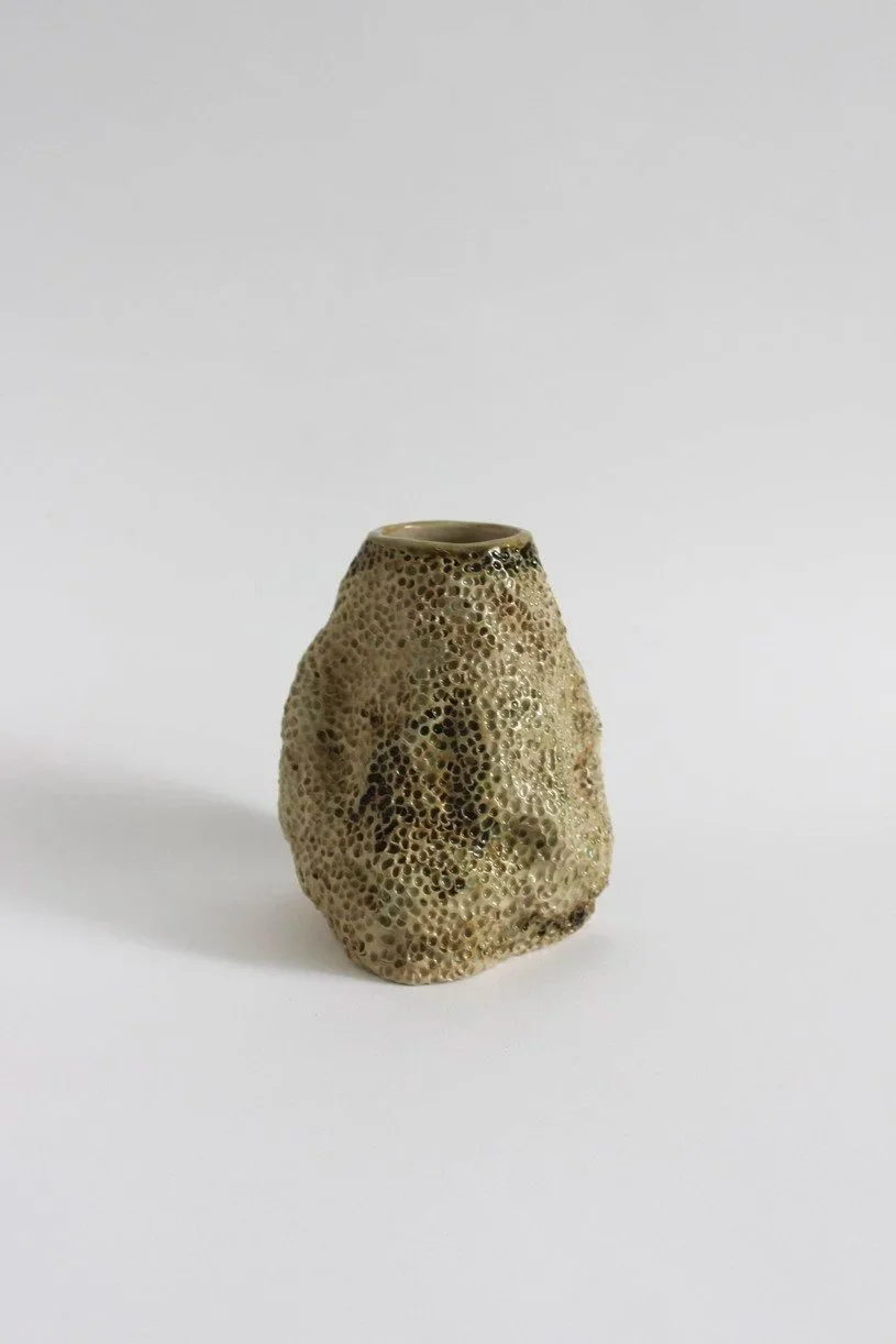 OleksandraSamokhina_TheOneWithHolesVase_13.jpg