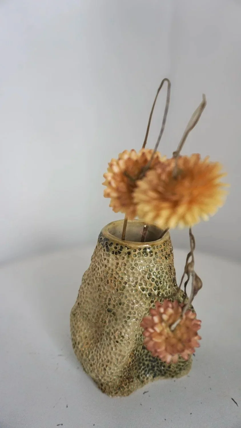 OleksandraSamokhina_TheOneWithHolesVase_03.jpg