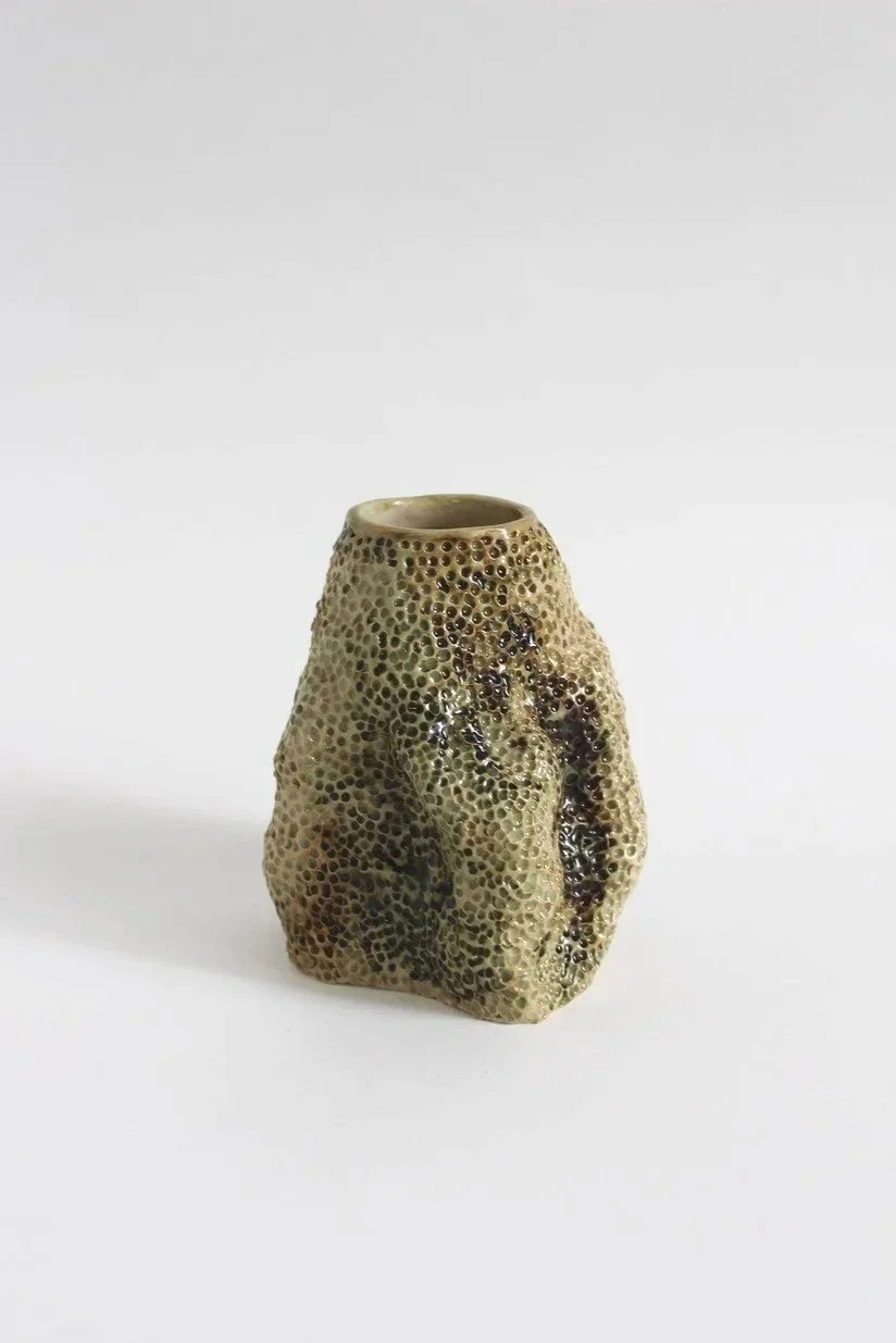 OleksandraSamokhina_TheOneWithHolesVase_10.jpg