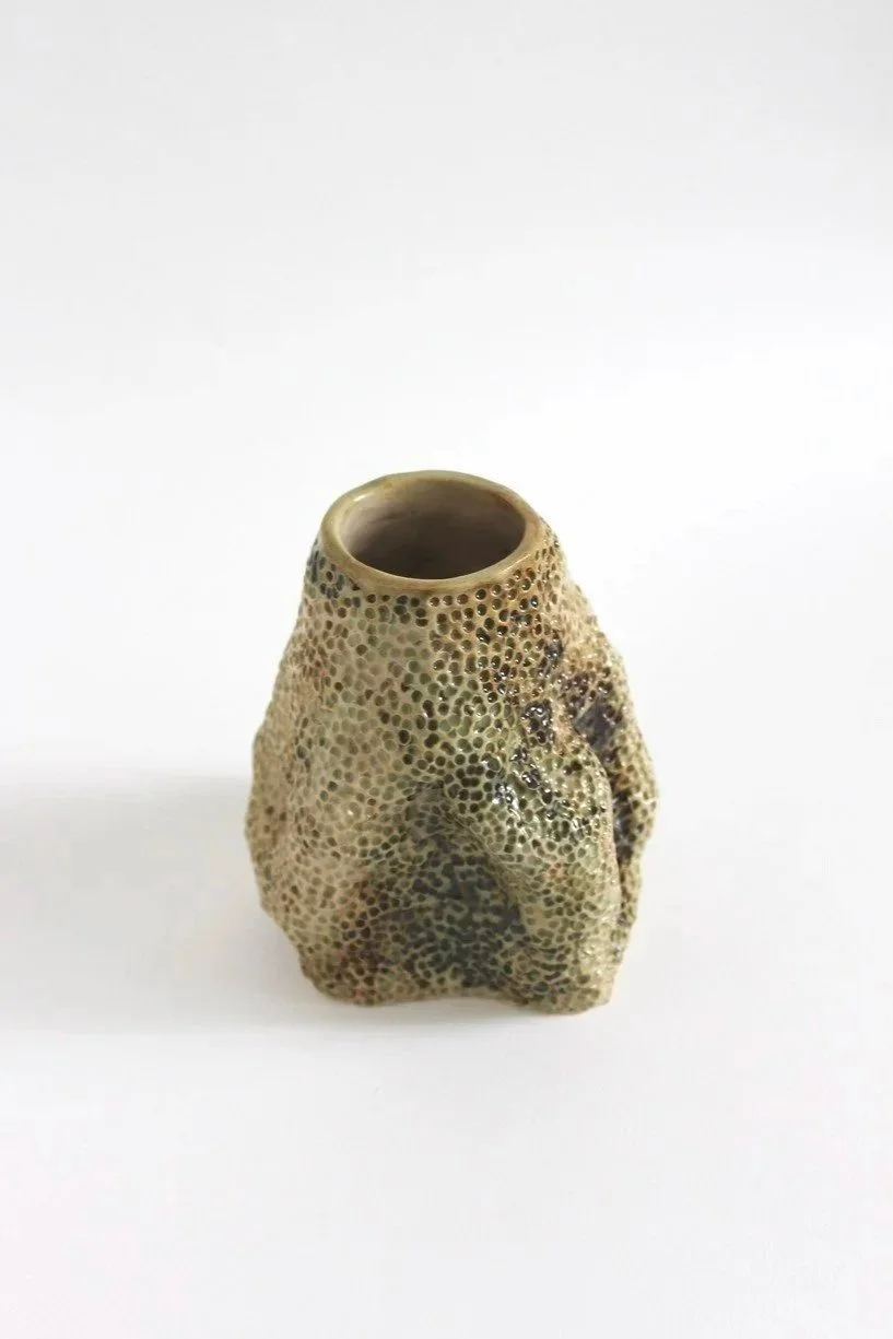 OleksandraSamokhina_TheOneWithHolesVase_11.jpg