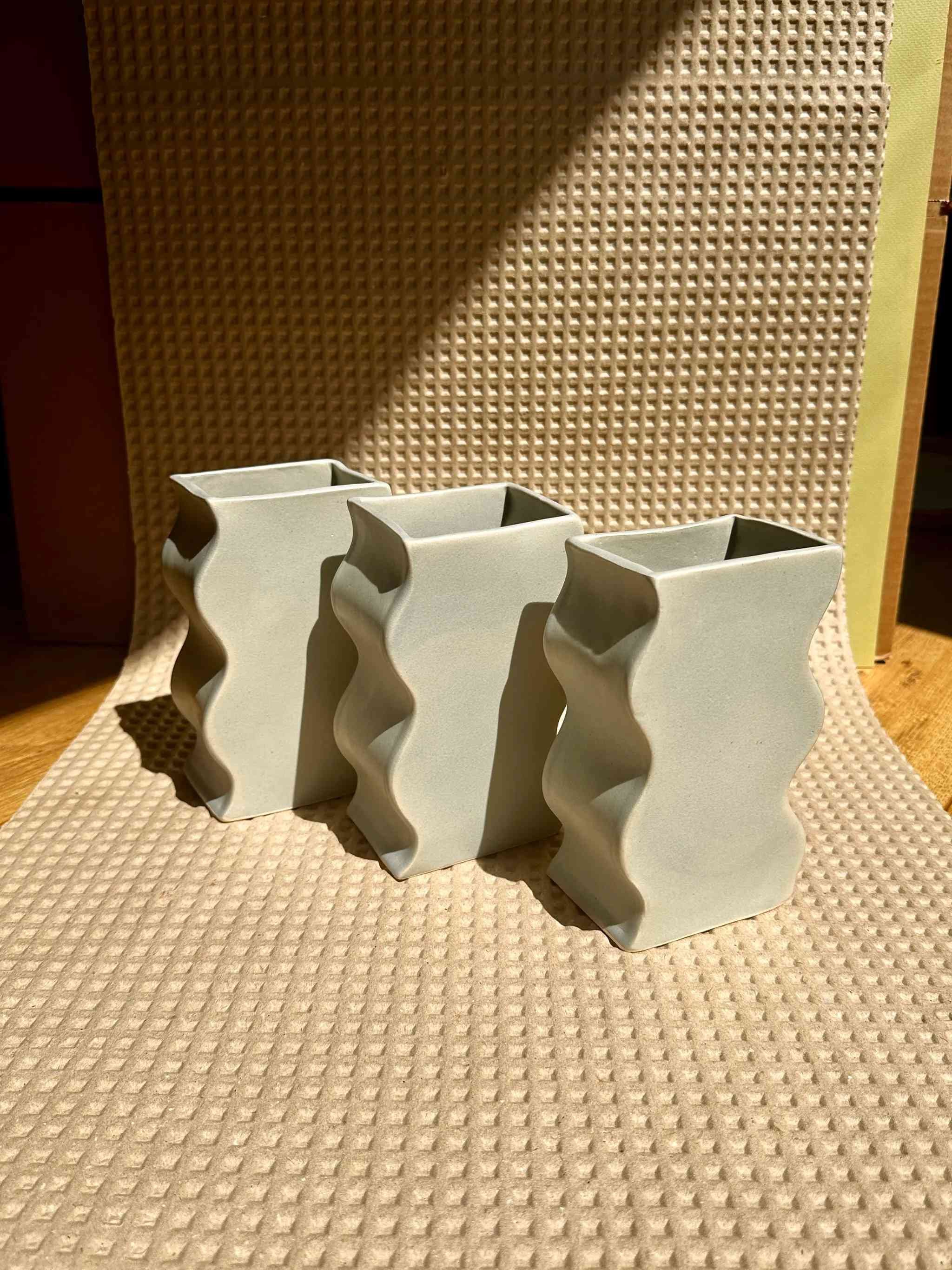 StudioERS_WavyVase_06.jpg