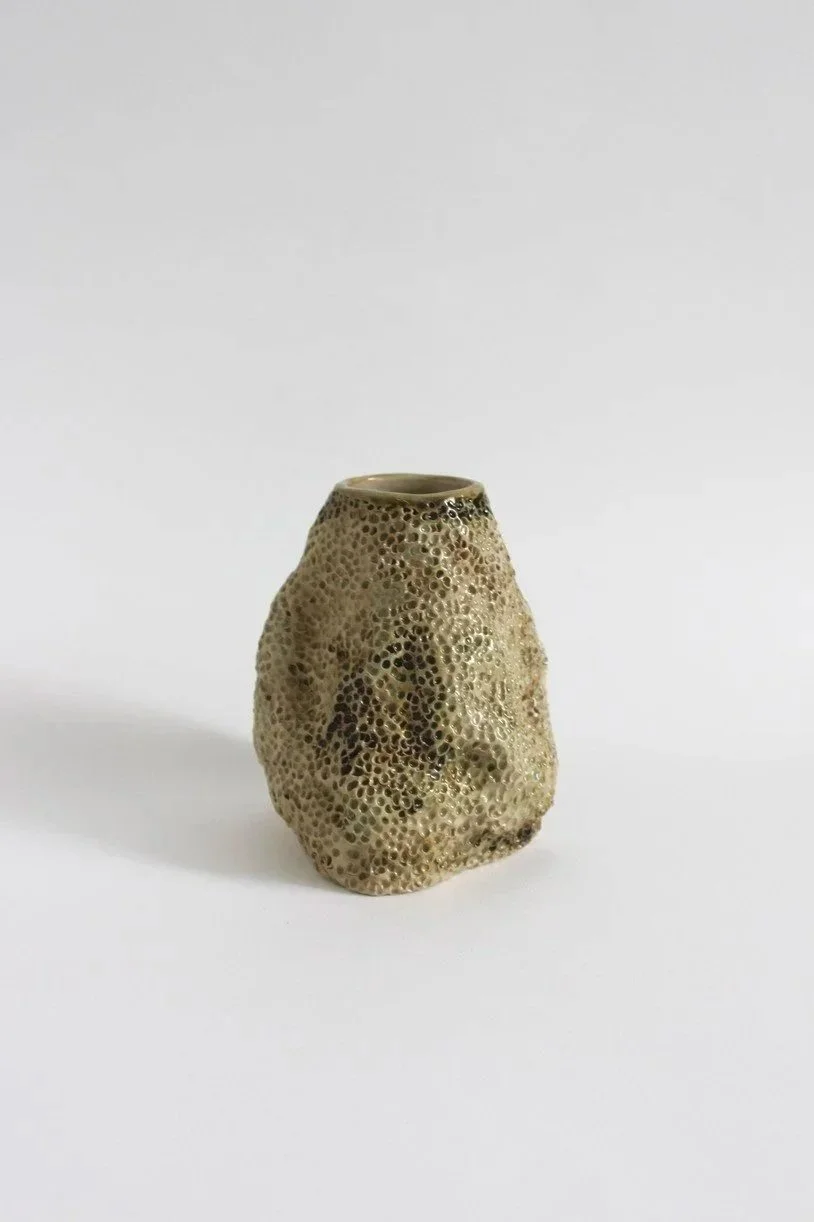 OleksandraSamokhina_TheOneWithHolesVase_13.jpg