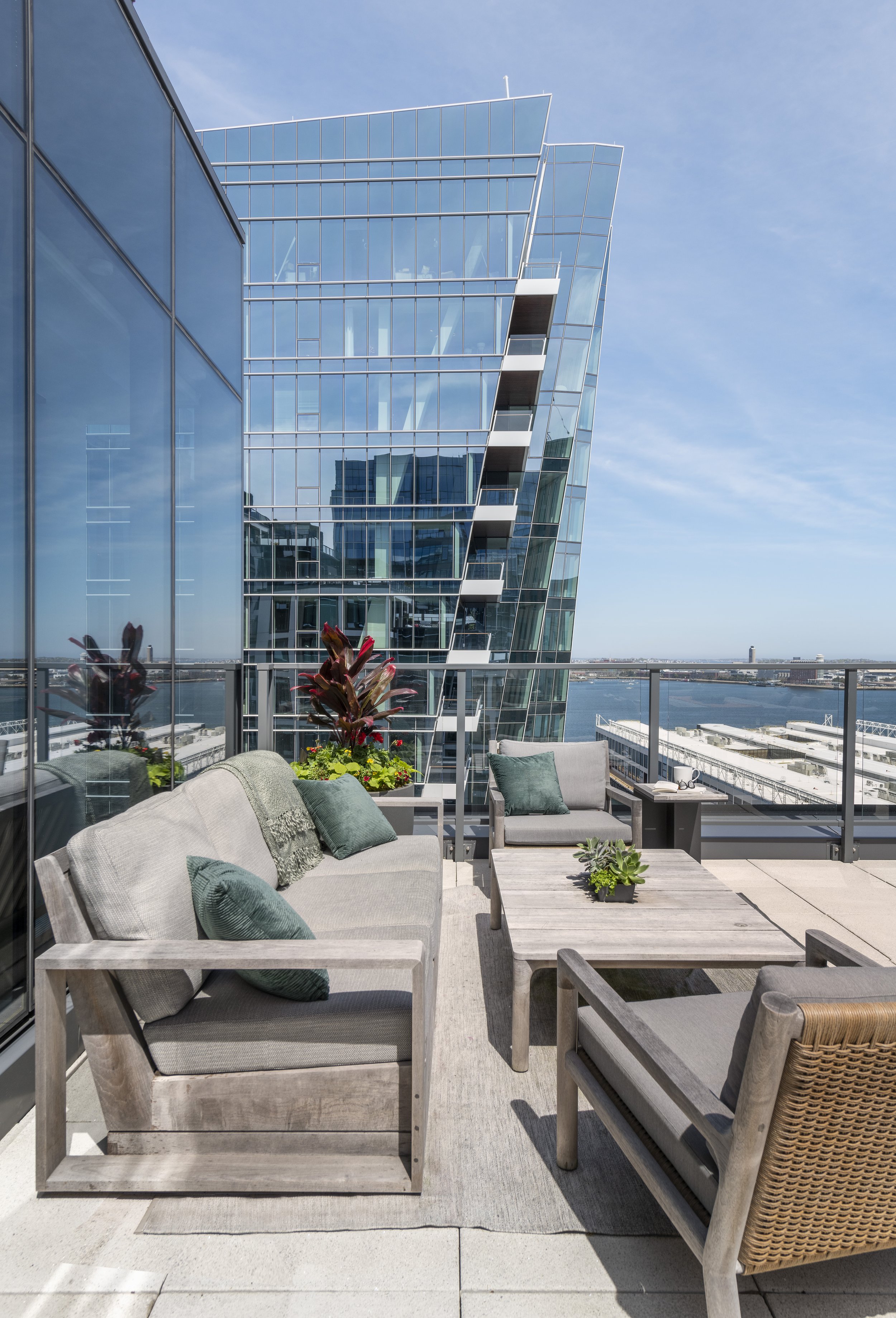 seaport-boston-dining-room-terrace-access-rift-oak-table-harbor-views-abbeyk.jpg