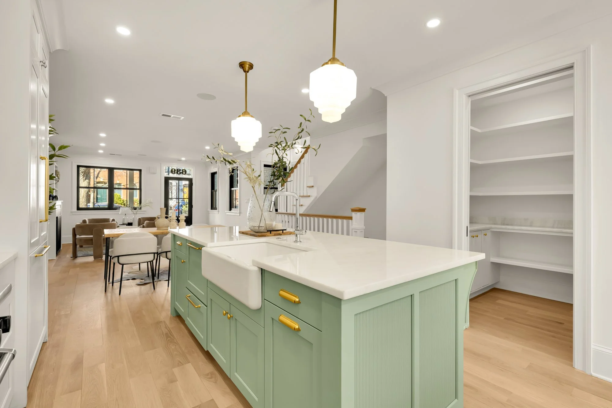 639 A St SE-0019.jpg