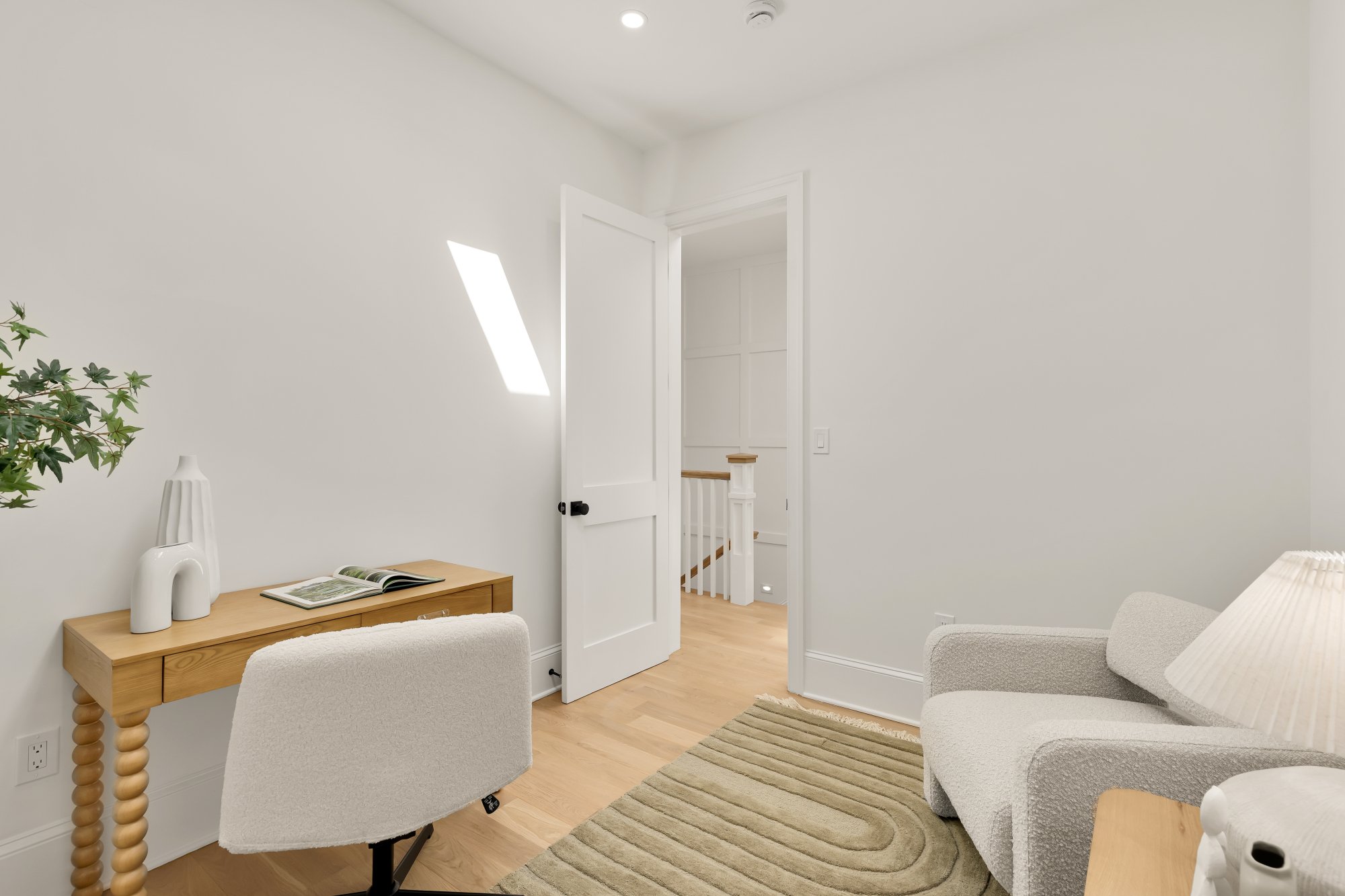 639 A St SE-0041.jpg