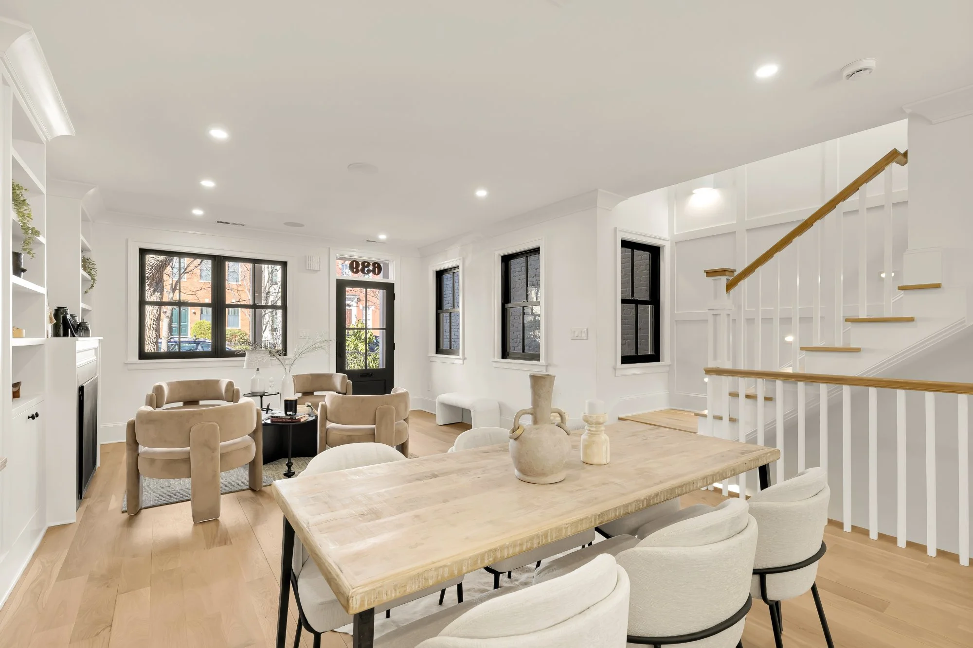 639 A St SE-0011.jpg