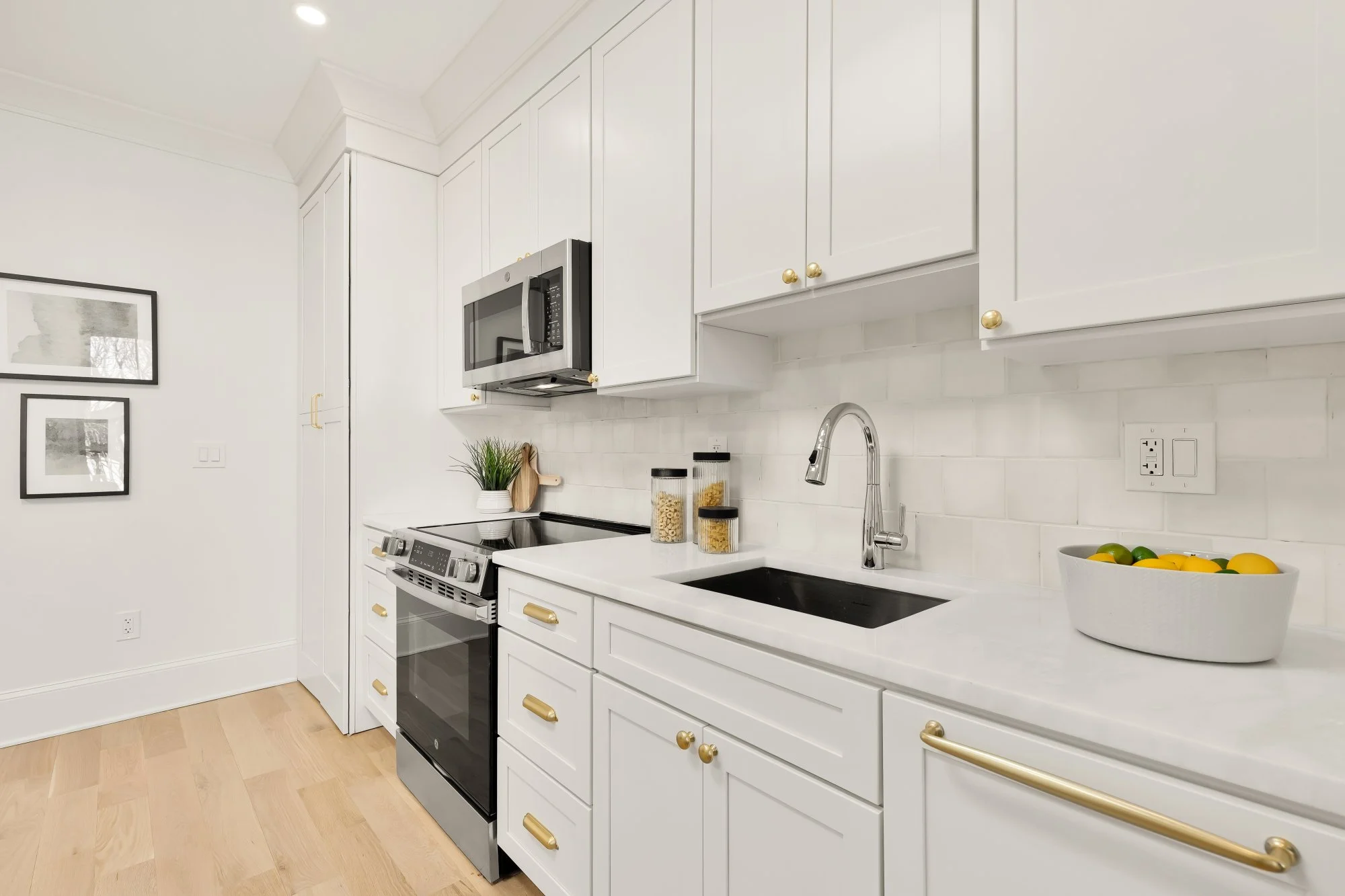 639 A St SE-0070.jpg