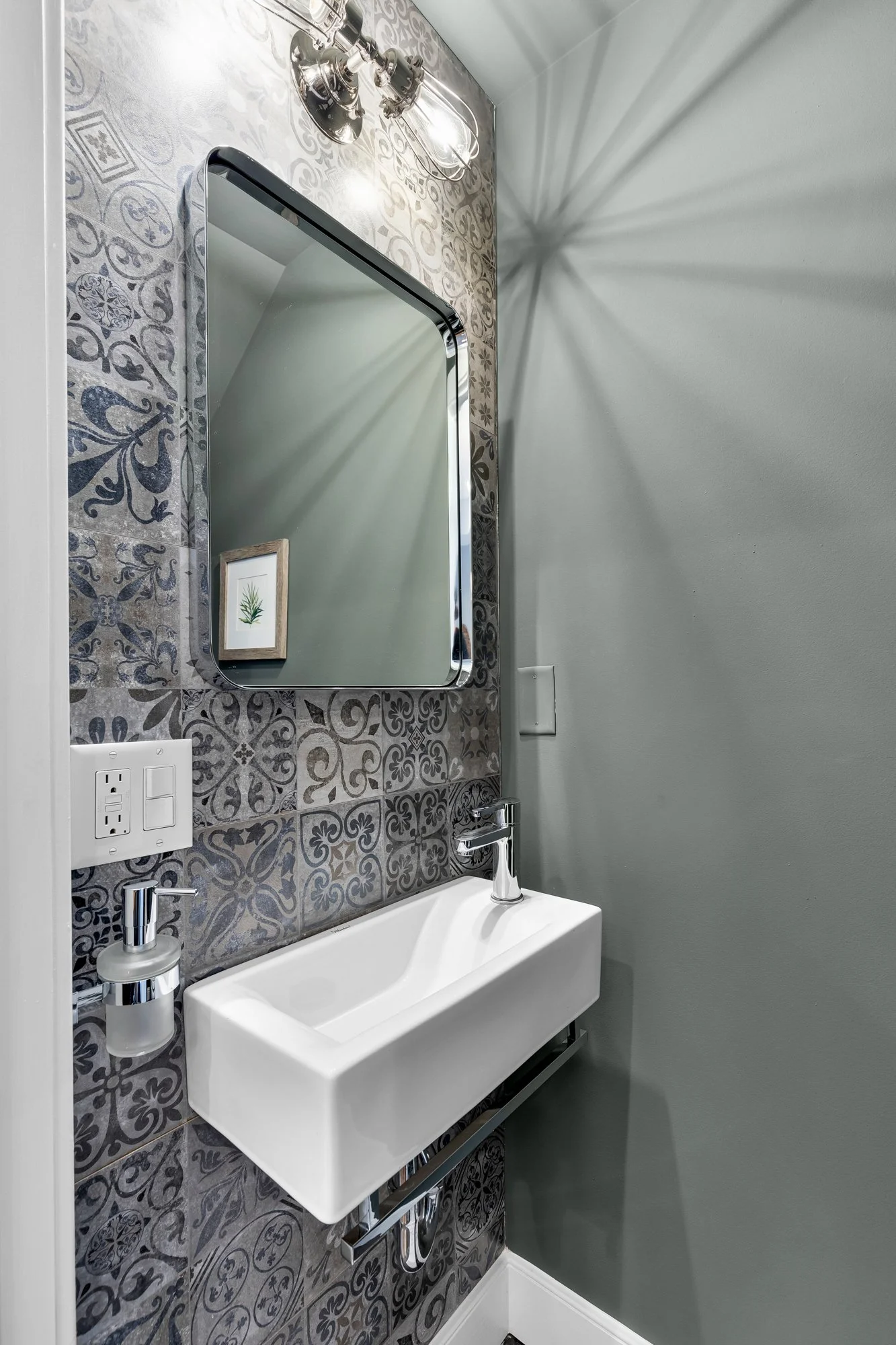 1109 I St NE -0012.jpg