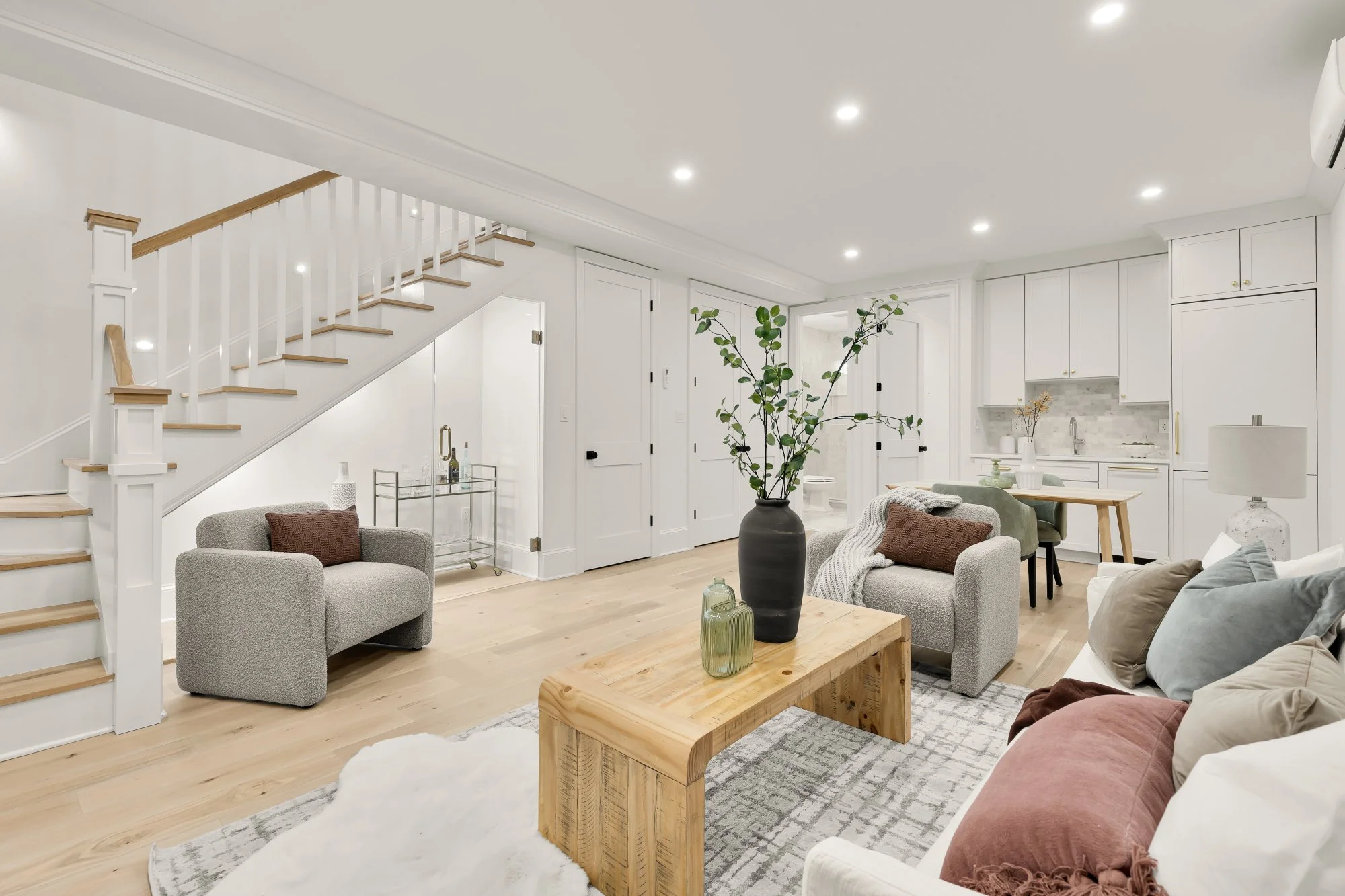 639 A St SE-0050.jpg