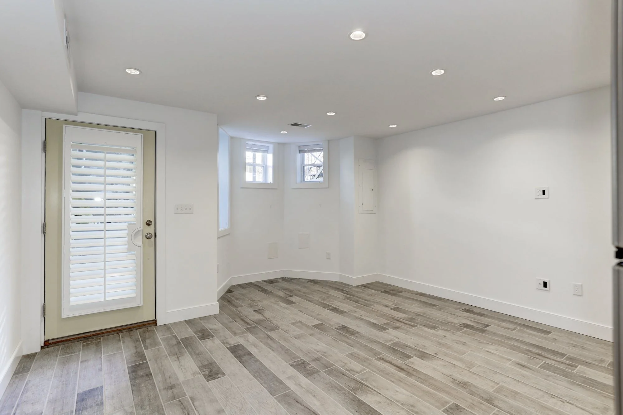 1109 I St NE basement-0004.jpg