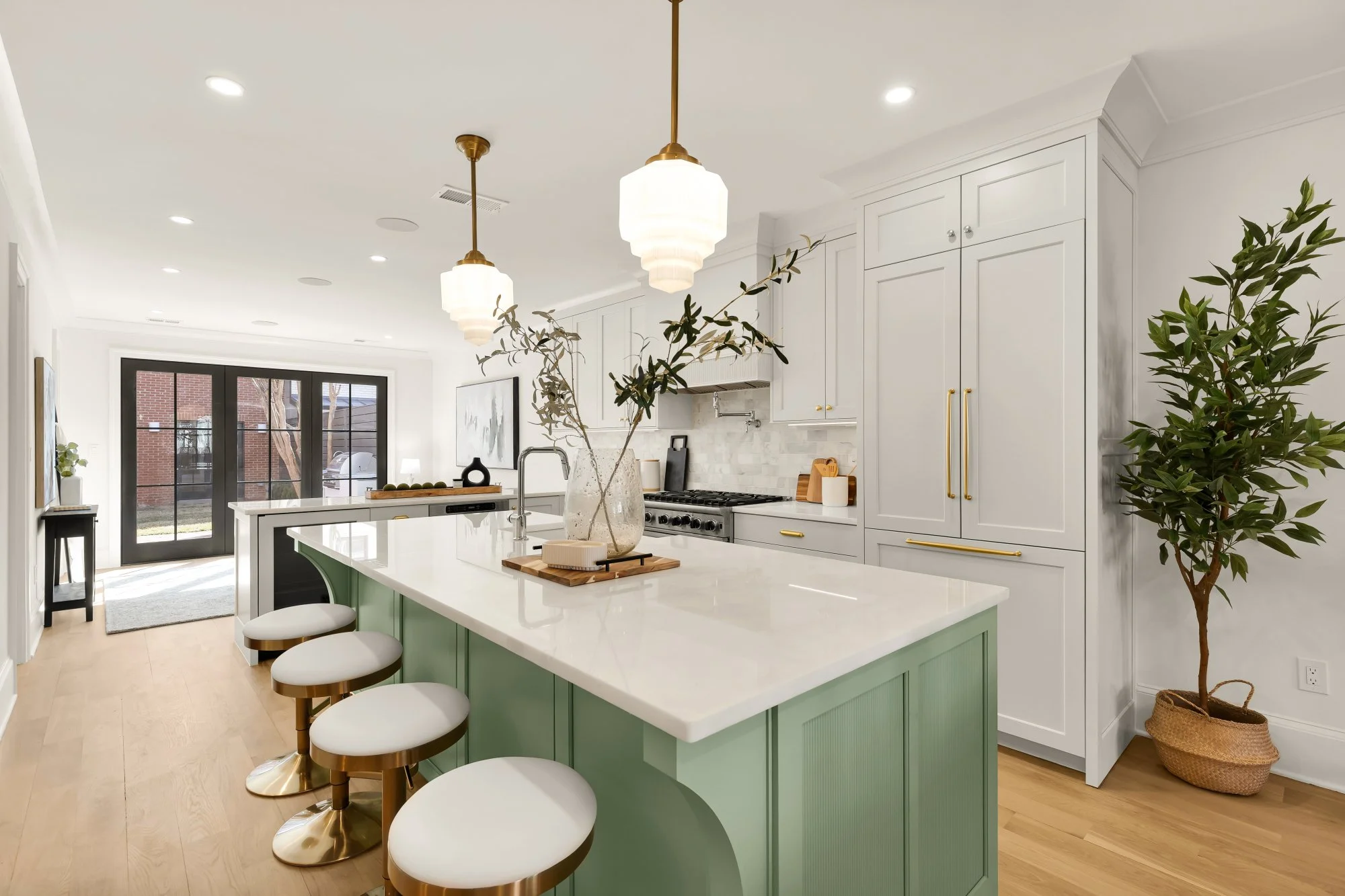 639 A St SE-0012.jpg