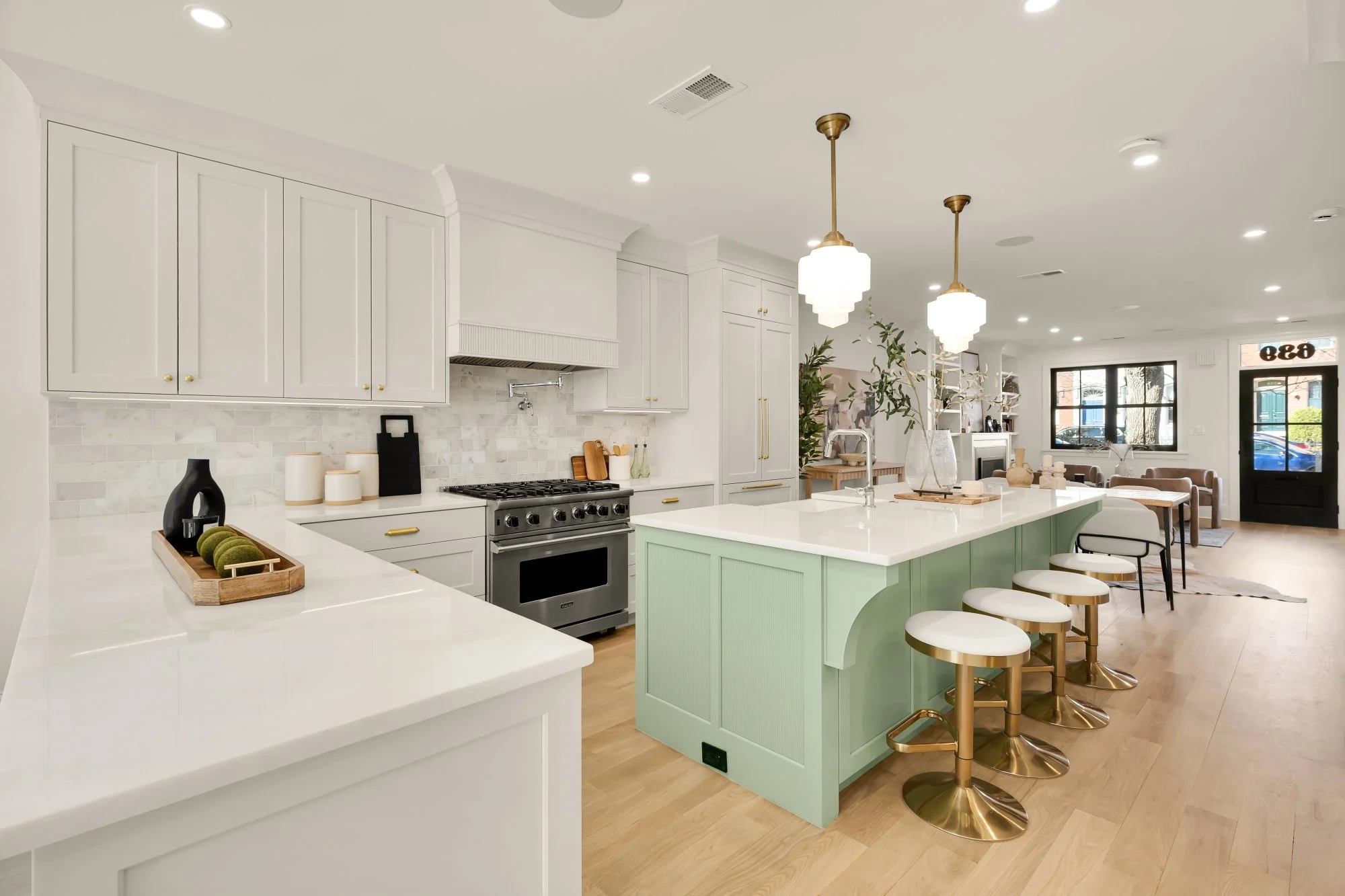 639 A St SE-0020.jpg