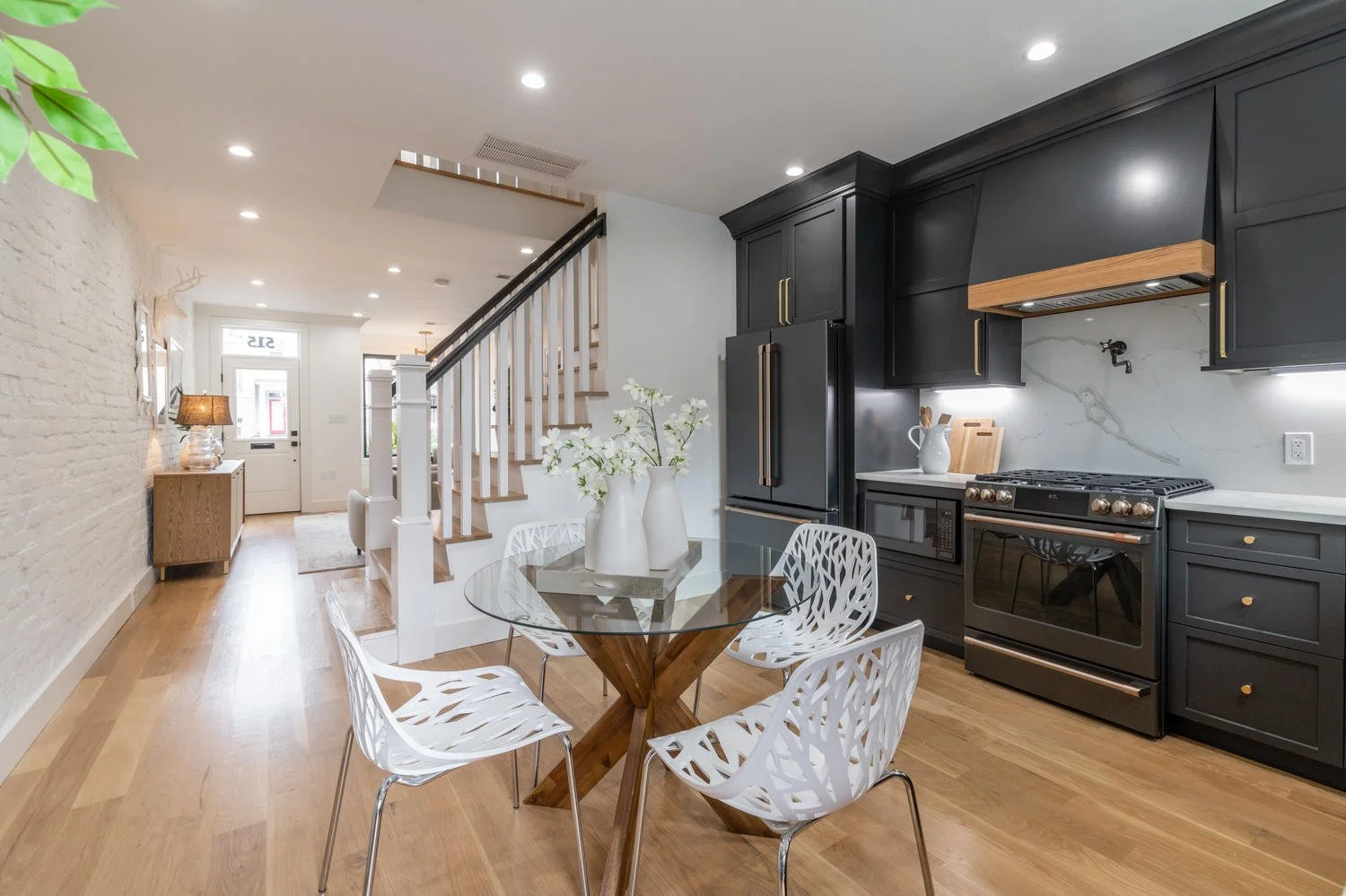 515 F St NE Washington DC-large-009-030-DSC 9897-1500x999-72dpi.jpg