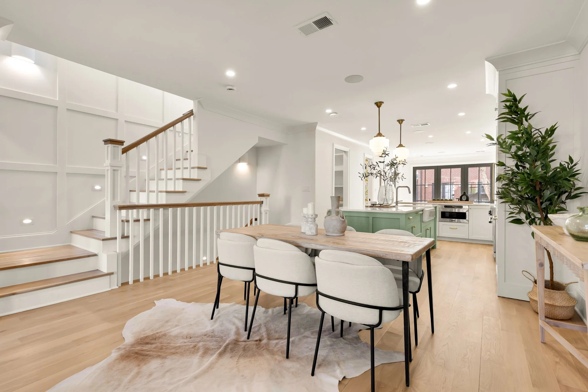 639 A St SE-0009.jpg