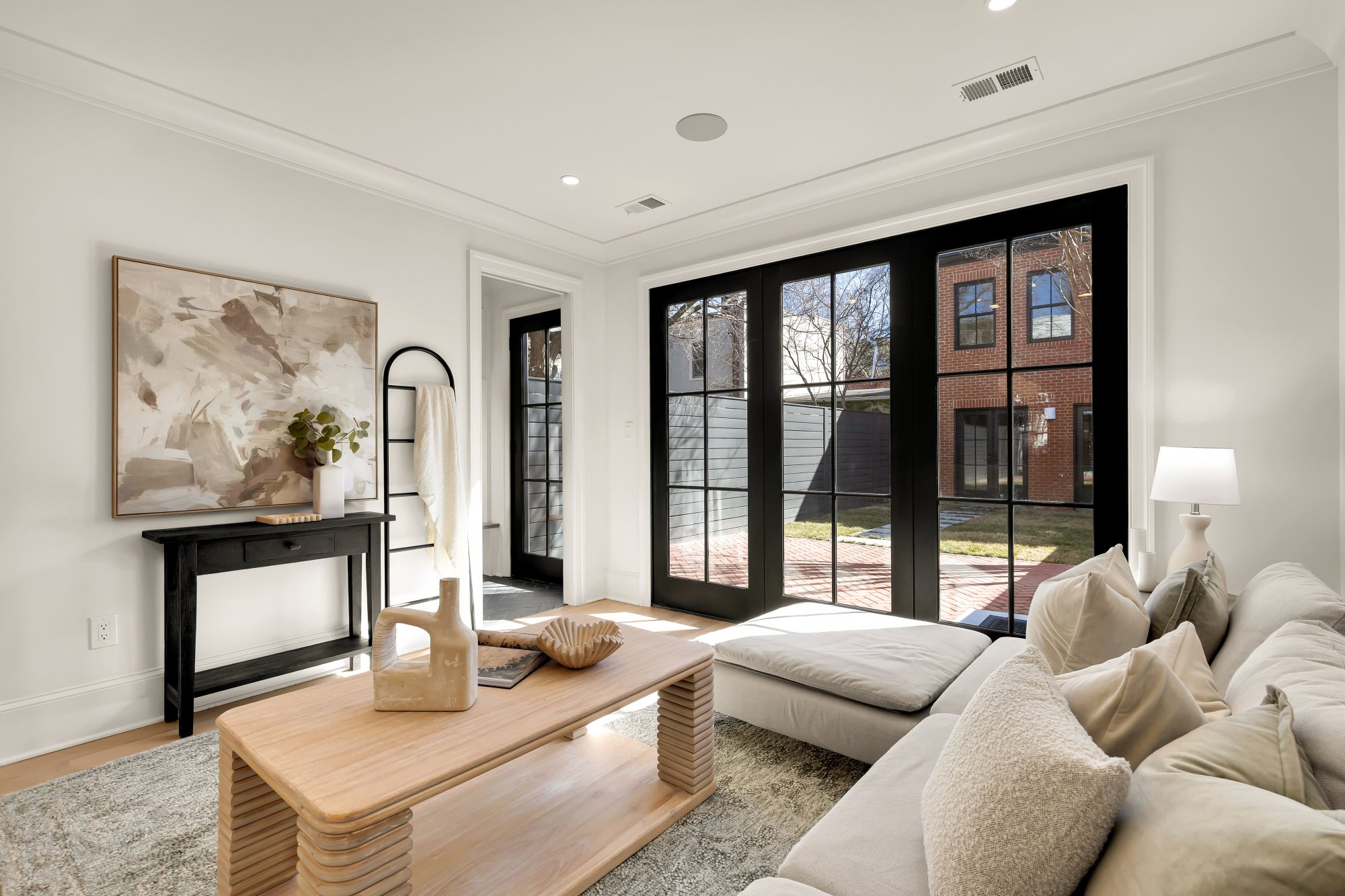 639 A St SE-0025.jpg