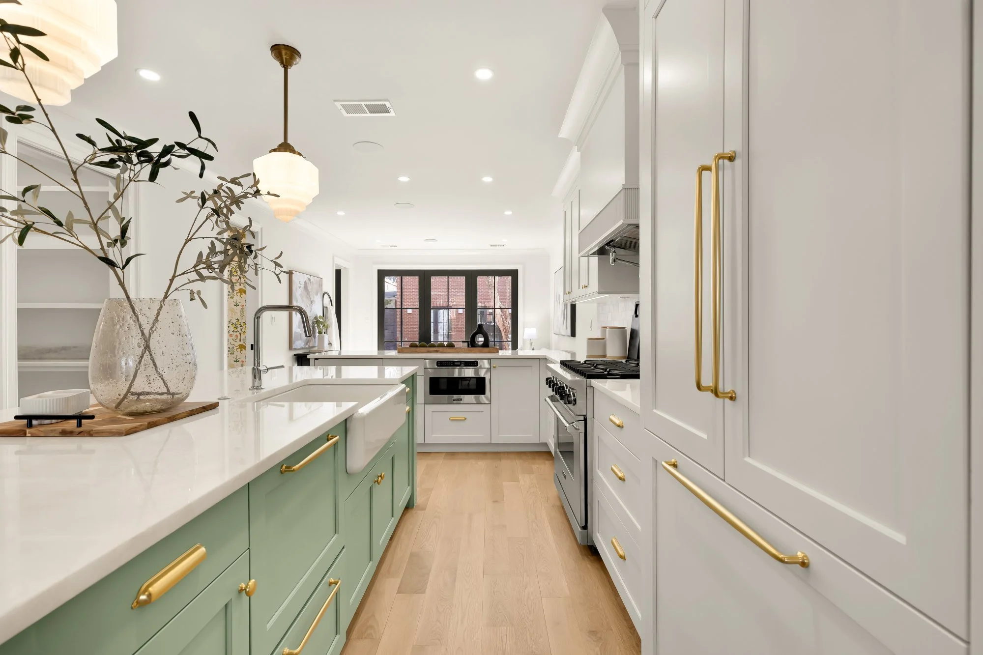 639 A St SE-0014.jpg