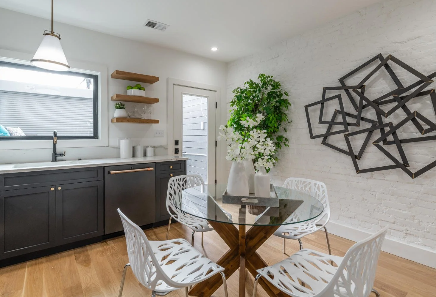 515 F St NE Washington DC-large-008-006-DSC 9930-1464x1000-72dpi.jpg