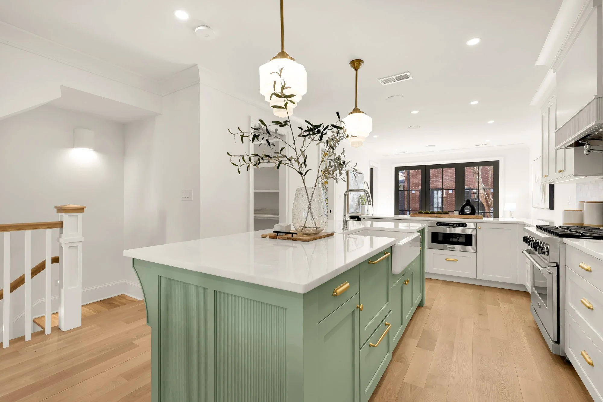 639 A St SE-0013.jpg