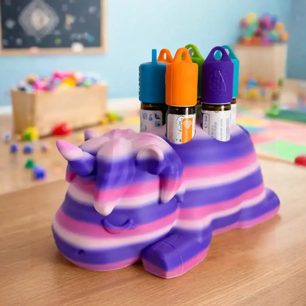 DreamCradle 3D-gedruckter doTERRA Kids Organizer im Einhorn-Design im Spielzimmer – aus Bayern