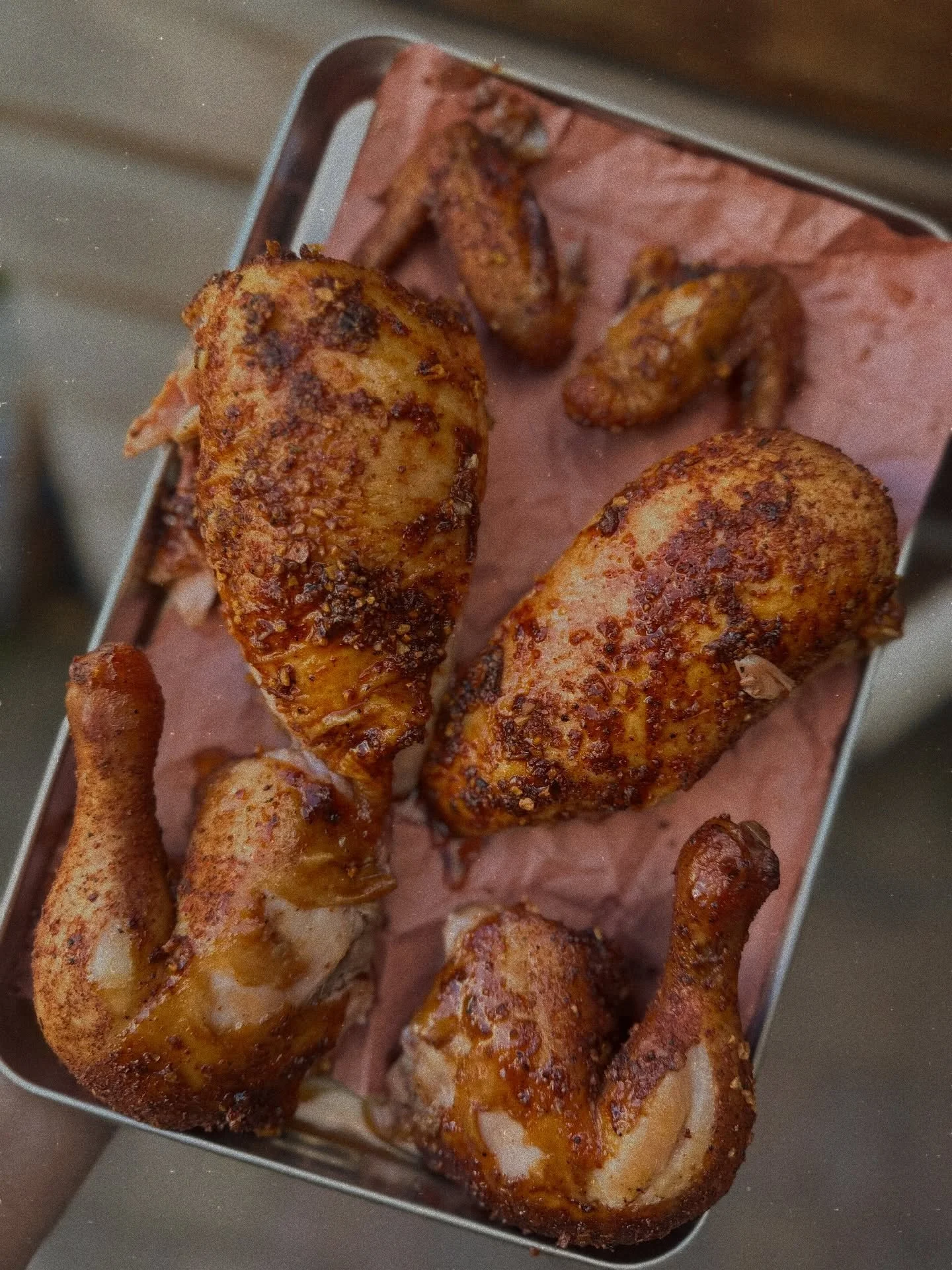 Winner winner chicken dinner. Geen catering vandaag. Nieuwe smaak getest dankzij @carport_bbq 🤘🏻. De &lsquo;Hot Honey Garlic Rub&rsquo; van @angusandoink. Zoet en sticky met een kick die blijft hangen. Heerlijk! 🤤

#Haarlem #lowandslowbbq #TheCoun