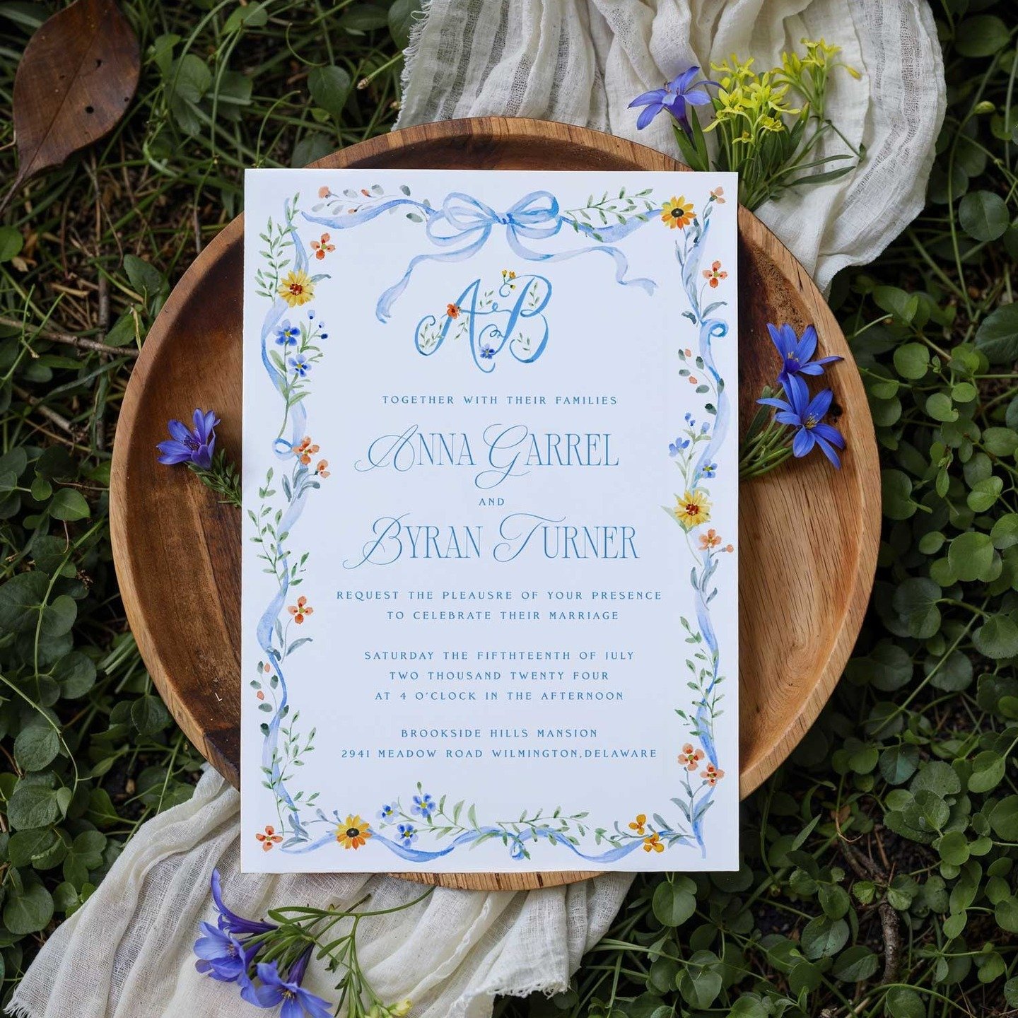 Soft florals, a hint of French blue, and details that feel effortlessly refined 💙

From the delicate ribbon to the wildflower accents and custom monogram, every element was designed to feel thoughtful, romantic, and just a little bit timeless.

#Fro