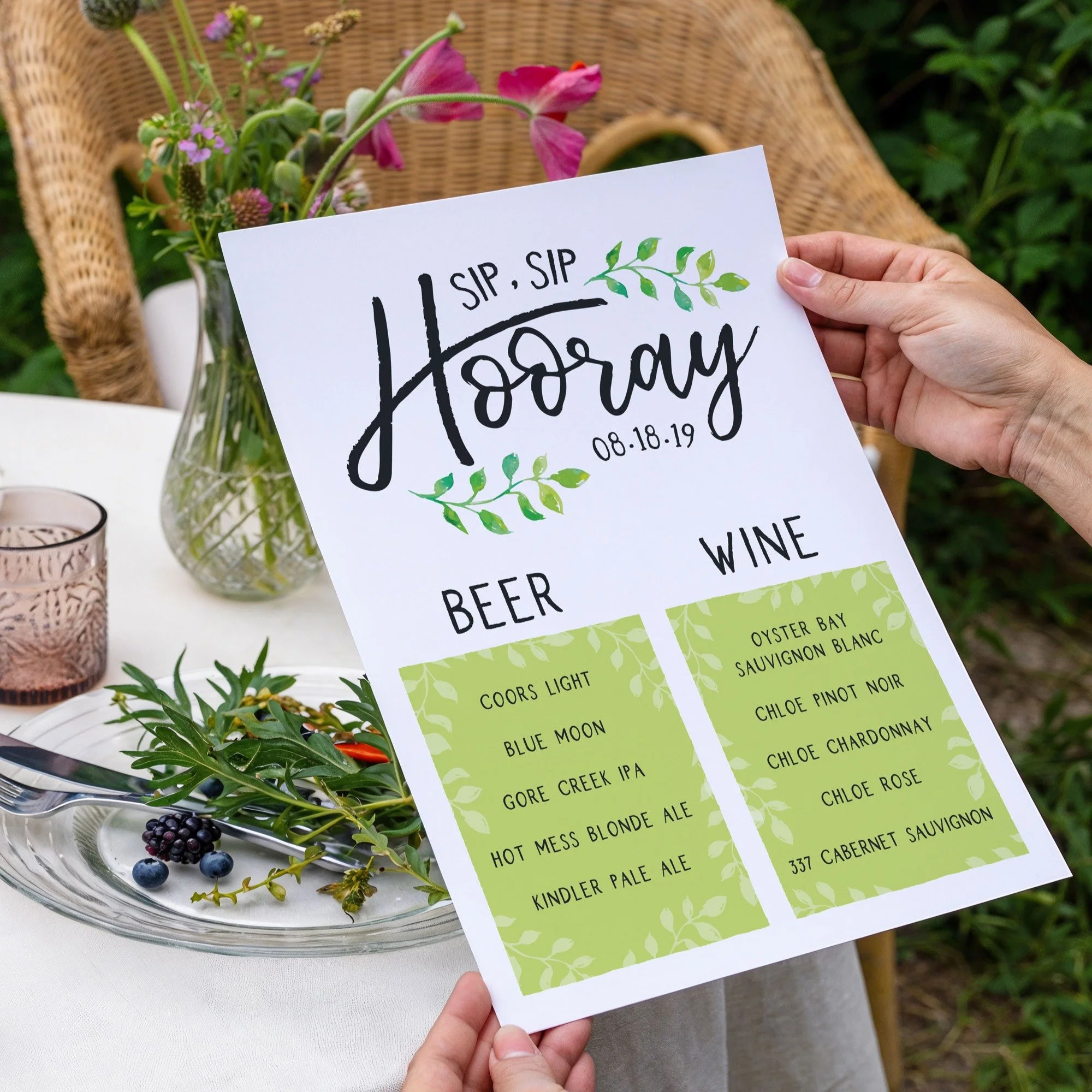 Cutie little bar sign ✨

We love the pop of color, the &ldquo;Sip Sip Hooray&rdquo; lettering, and the sweet little pattern details throughout.

Signage like this is such a fun way to bring personality into your wedding day and tie everything togethe