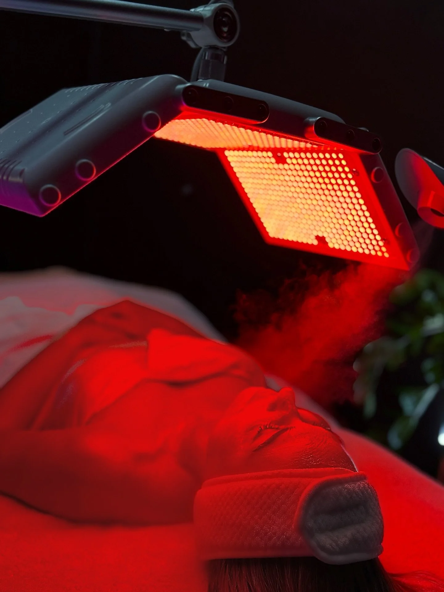 EXPLORE
SKIN AND SCALP ATELIER @skinandscalp.co 
In the atelier, facials and head spa rituals blend European massage, advanced U.S. techniques, and timeless Chinese healing traditions.
www.skinandscalp.com