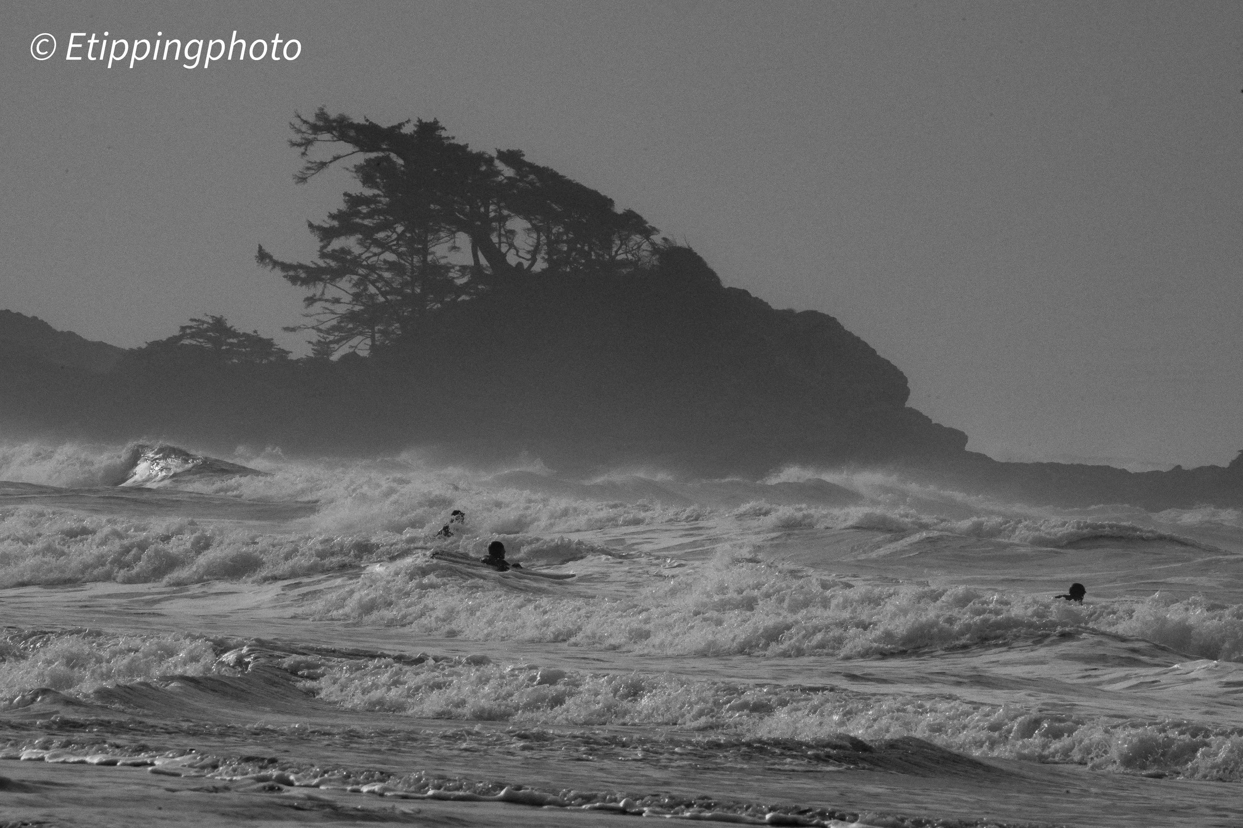 Surfers — Long Beach, Tofino · 600 mm · 1/4000 s · f/25 · ISO 4000
