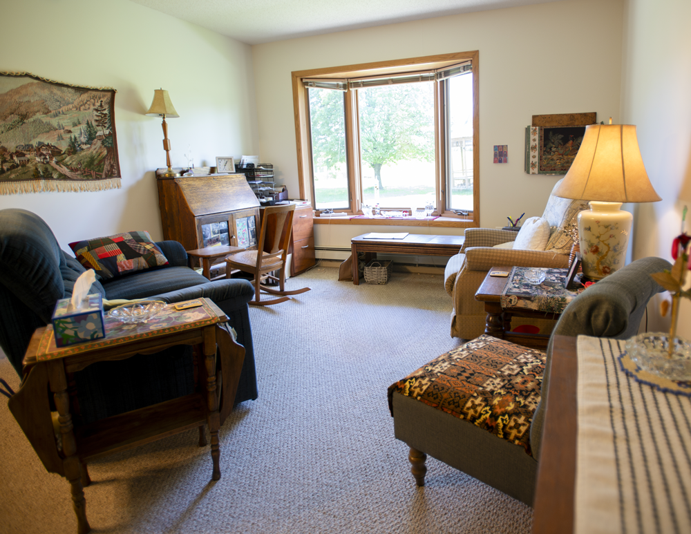 Living-Room-Cottonwood-Ridge-Senior-Housing-Apartments-income-based-restrictions-St-Johns-Springfield.png