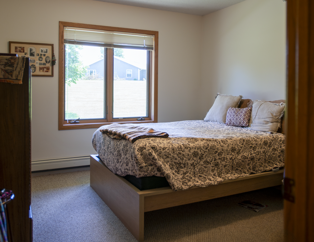 Bedroom-Cottonwood-Ridge-Senior-Housing-Apartments-income-based-restrictions-St-Johns-Springfield.png