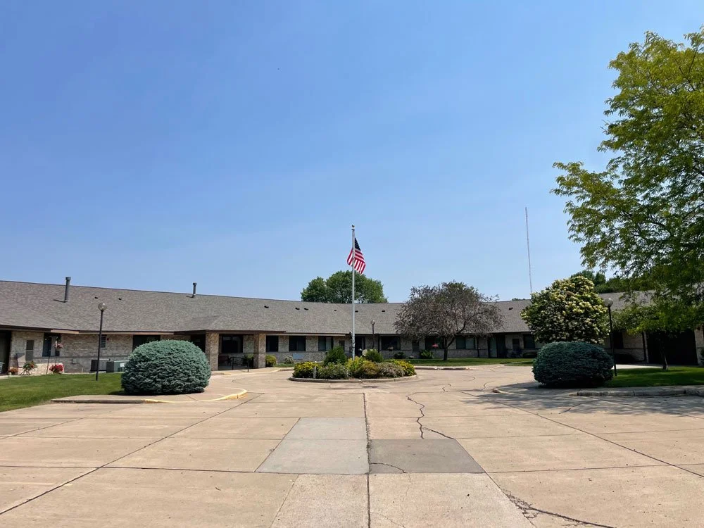 Riverview-Homestead-Cooperative-Springfield-Minnesota-Senior-Living-entrance.jpg