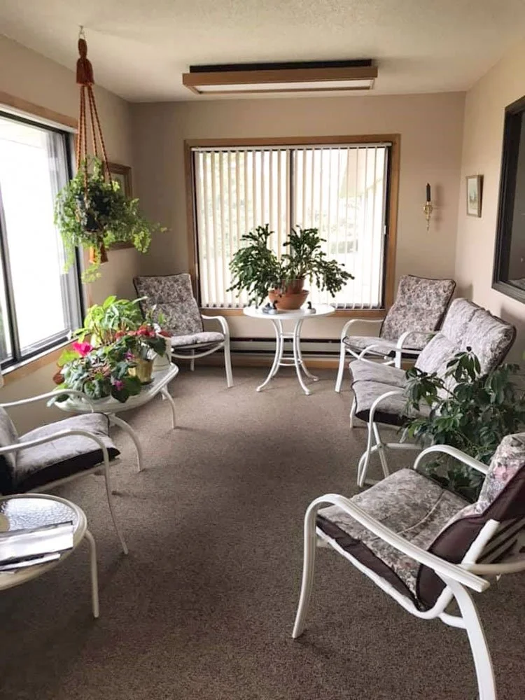 Riverview-Homestead-Cooperative-Springfield-Minnesota-Senior-Living-sunroom.jpg