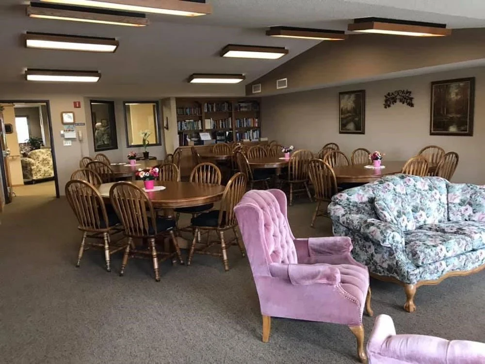 Riverview-Homestead-Cooperative-Springfield-Minnesota-Senior-Living-dining-area.jpg