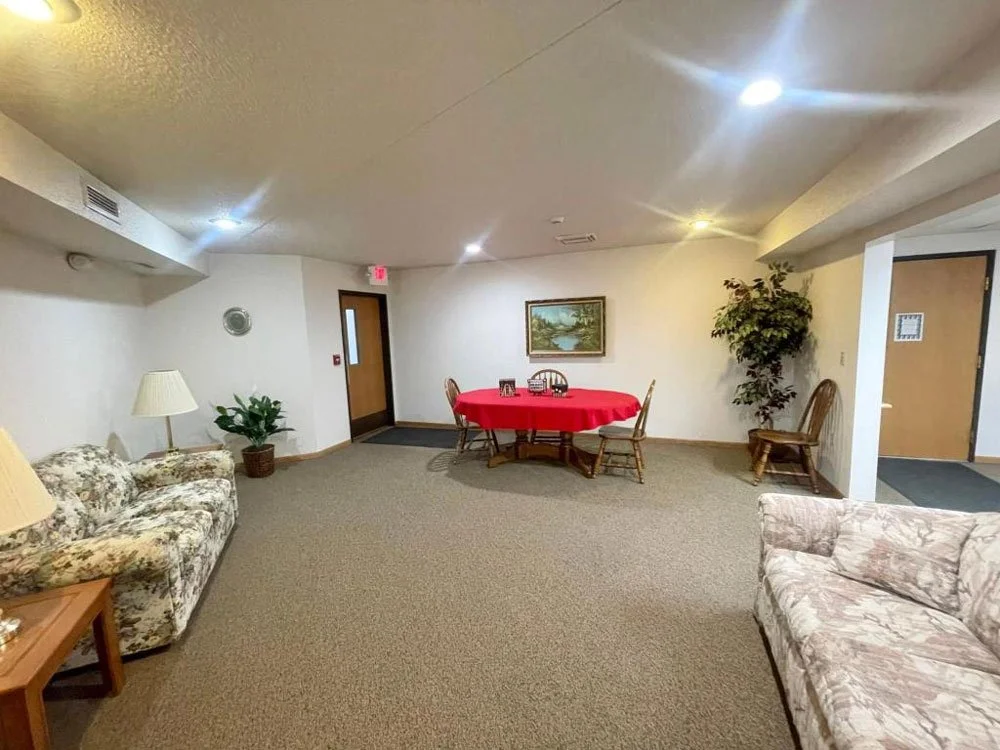 Riverview-Homestead-Cooperative-Springfield-Minnesota-Senior-Living-common-area.jpg