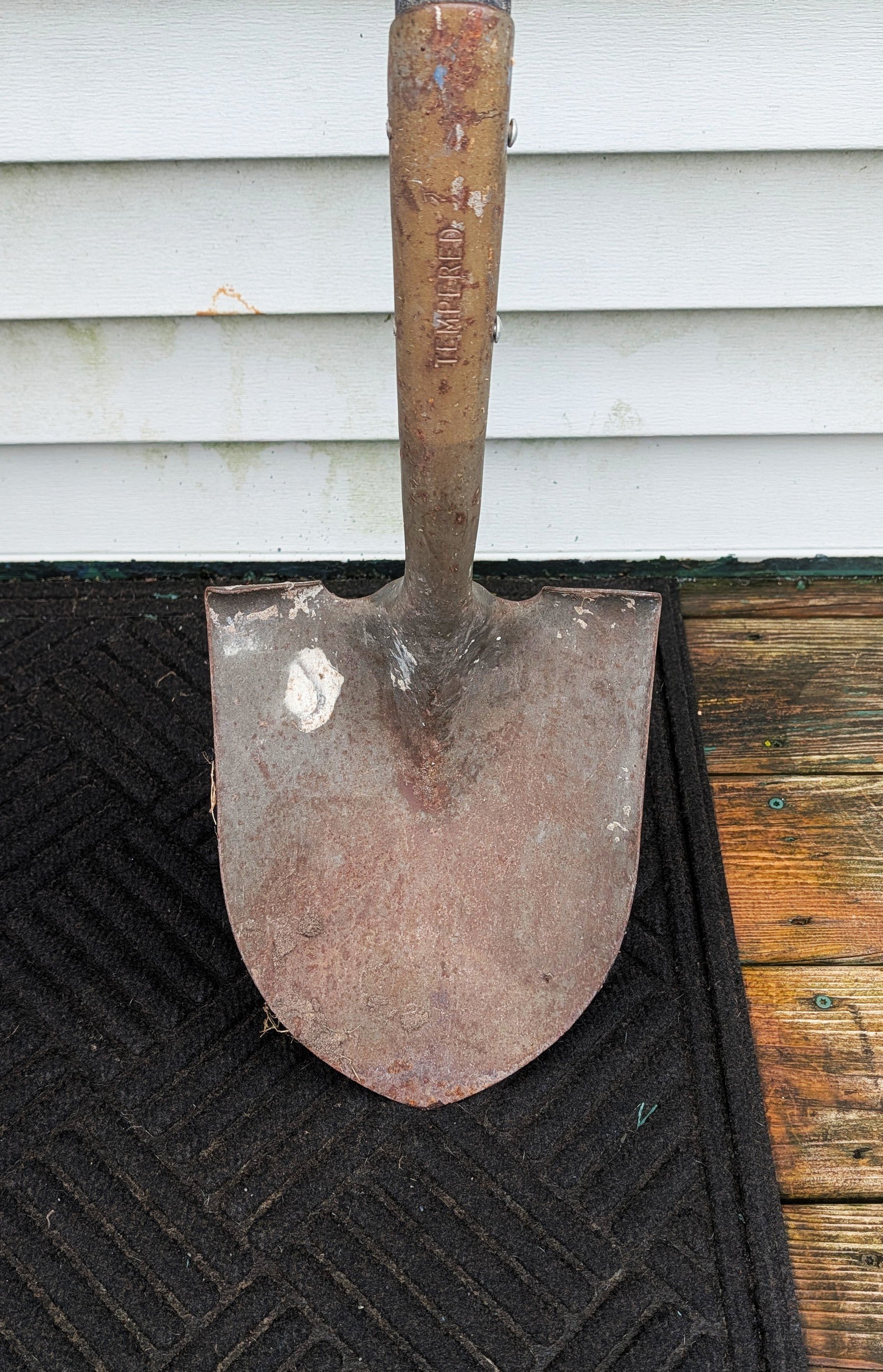 Used: 59" wooden handle digging shovel