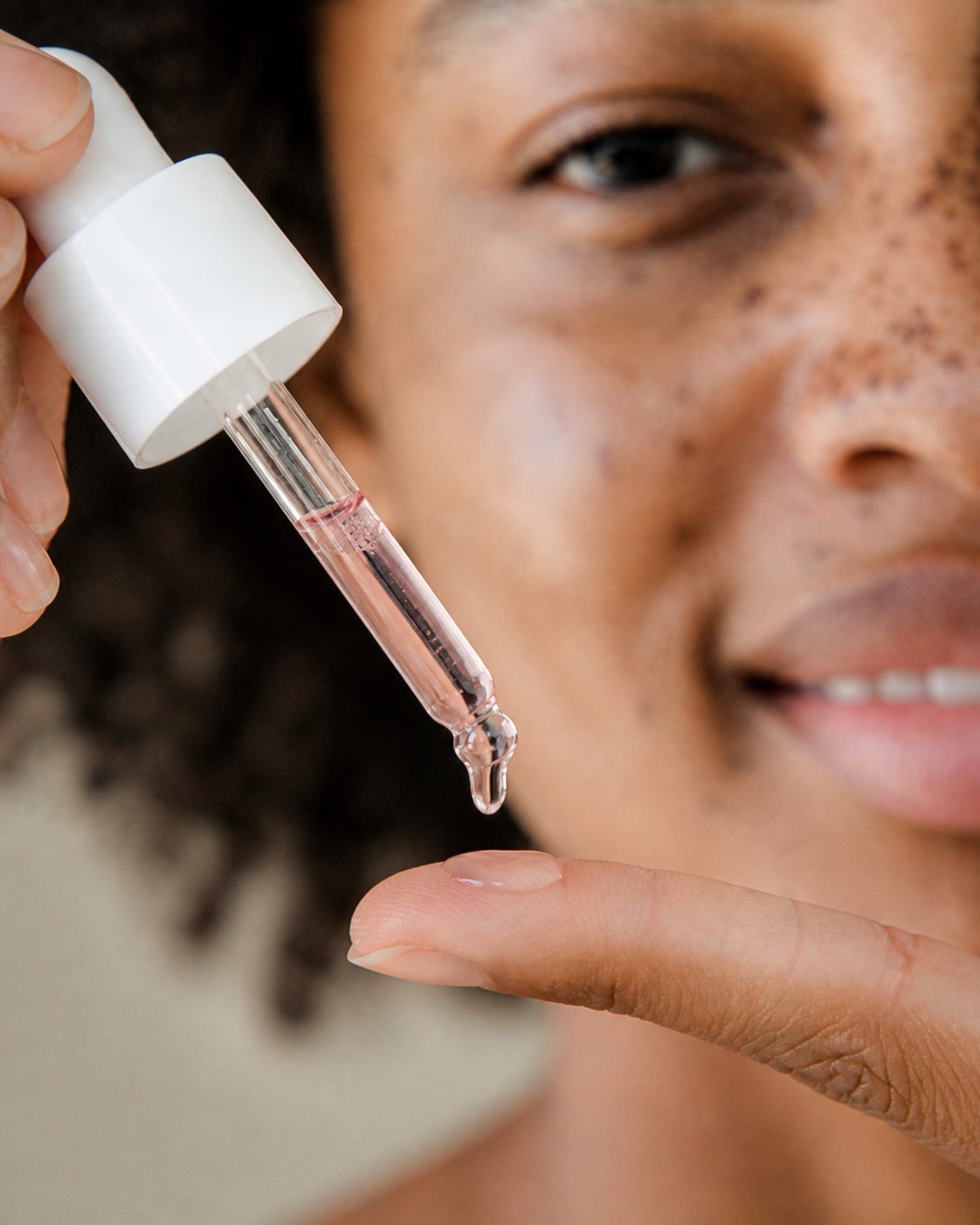 Lindas_Love_ Amara_Glow_Oil closeup.png
