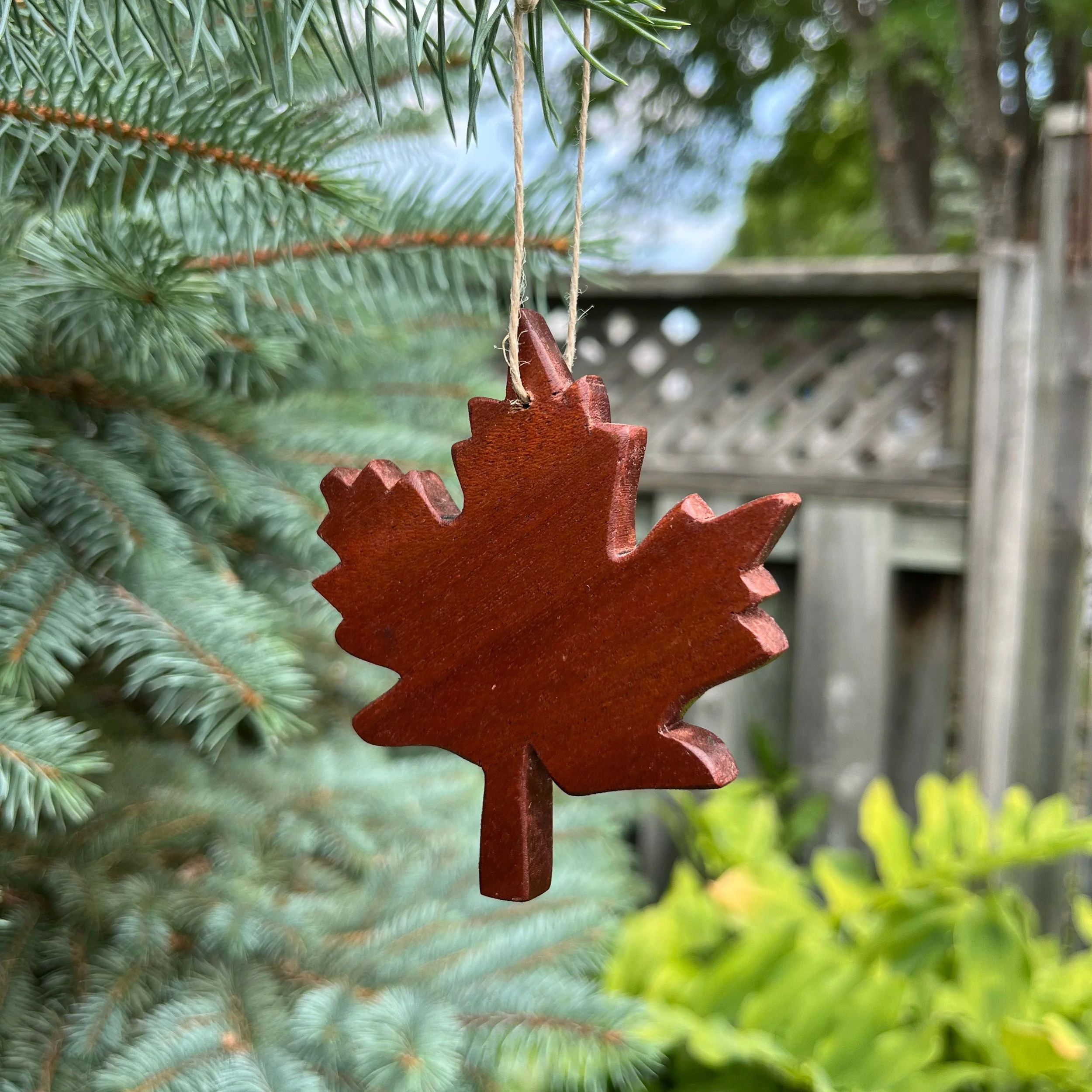 deanweatherston-mapleleaf-ornament-01.jpg