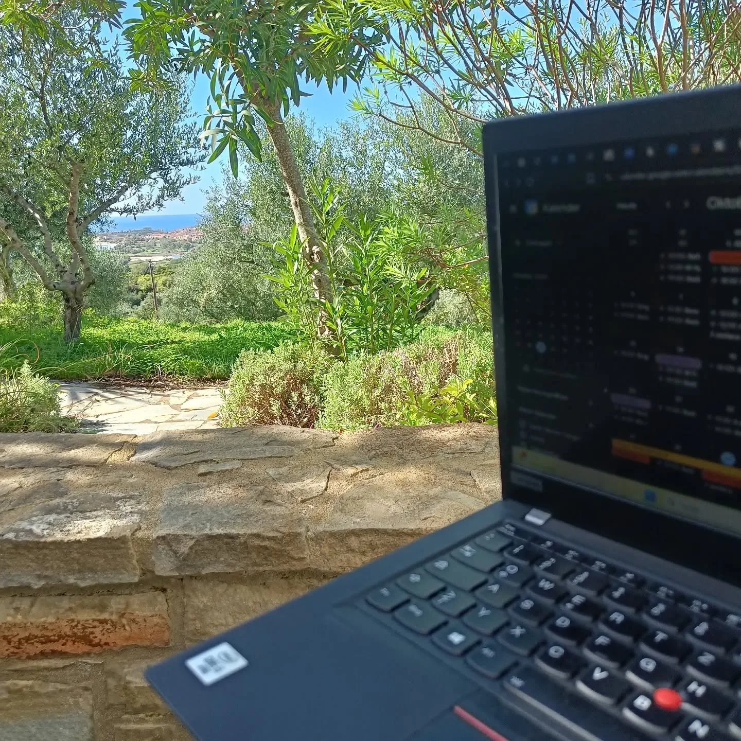 Zur&uuml;ck aus dem Urlaub (mit nur ein bisschen #workation 😜) aber bei dem Ausblick ging die Arbeit leicht von der Feder ✨

Die Kursplanung 2026 f&uuml;r die Volkshochschule musste noch fertig :) Es wird 3 neue Themen geben n&auml;chstes Jahr, aber