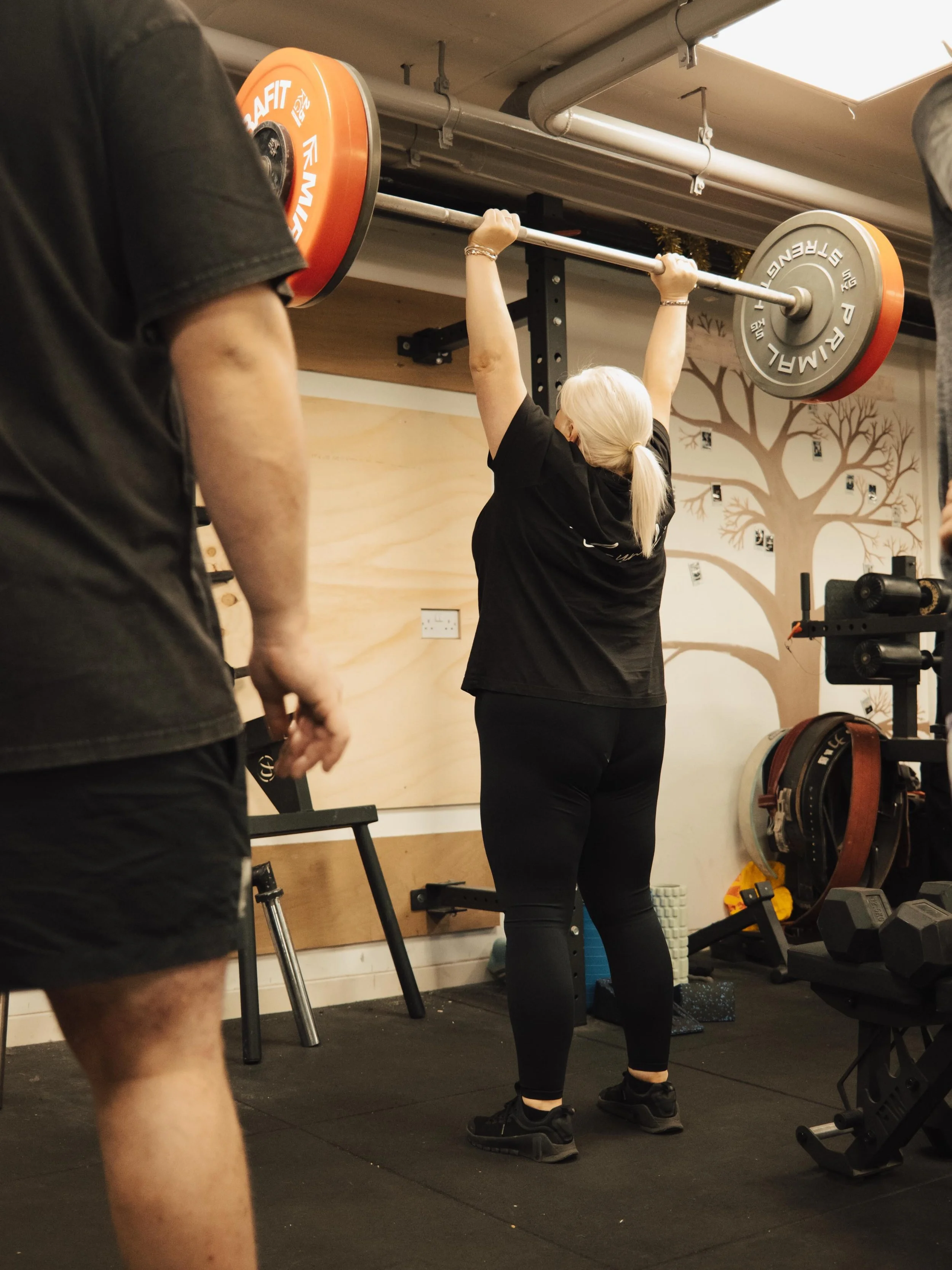 EVERYDAY STRONG 💪🏻 

Classes run every Friday evening from 5:30 - 6:30pm.
They are open to all ages and stages of fitness! 

Lead by experience coaches there is space for everyone to learn, lift and grow in these classes! 

Book into the next class