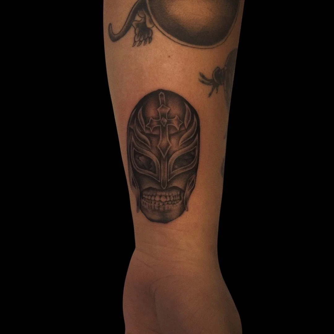 &ldquo;Masked up, 40oz ringside, pinky up&rdquo;
DM FOR APPOINTMENTS!
.
.
.
.
.
.
.
.
#losangelestattoo #longbeachtattoo #orangecountytattoo #lakewood #longbeachart